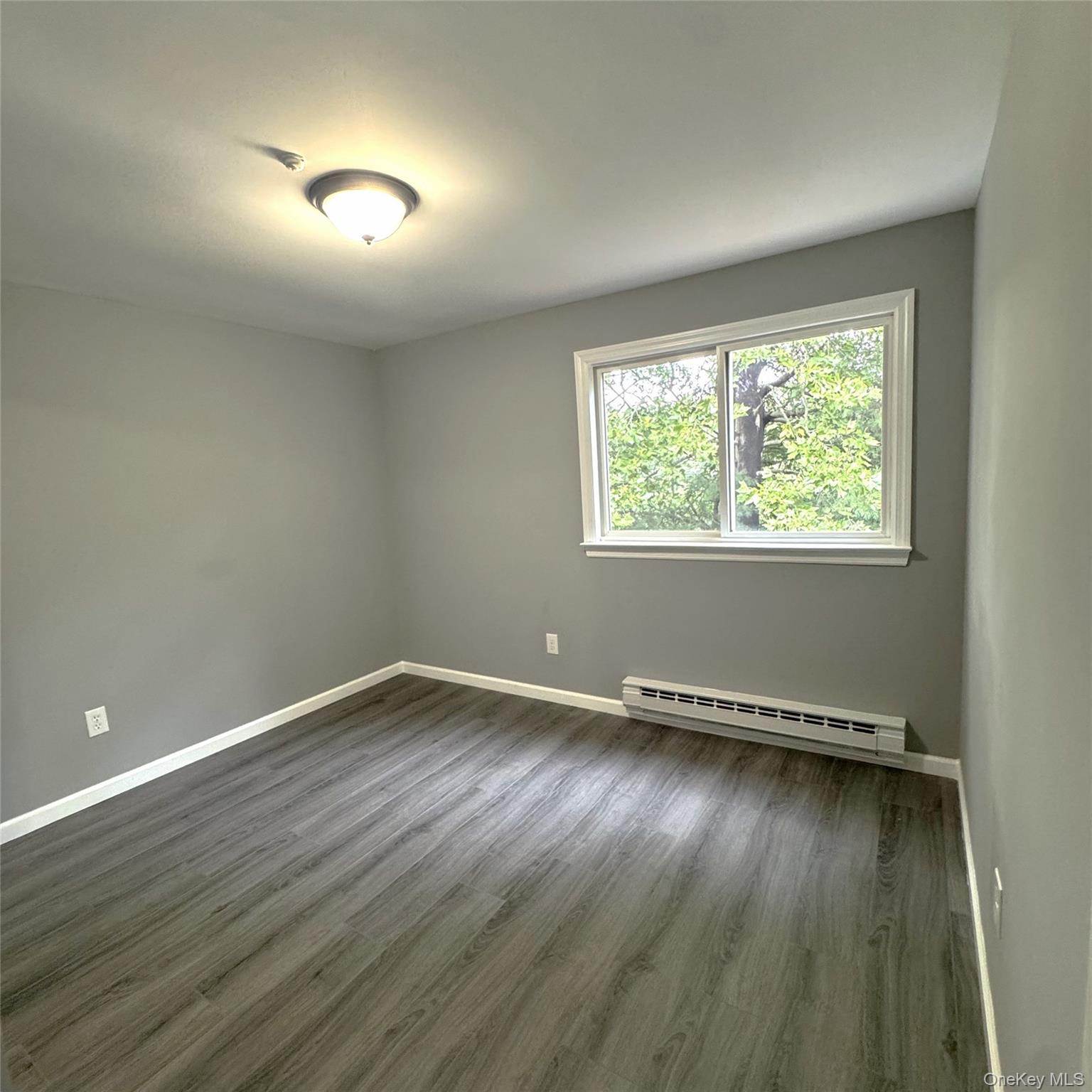 8 Lexington Court, Coram, NY 11727