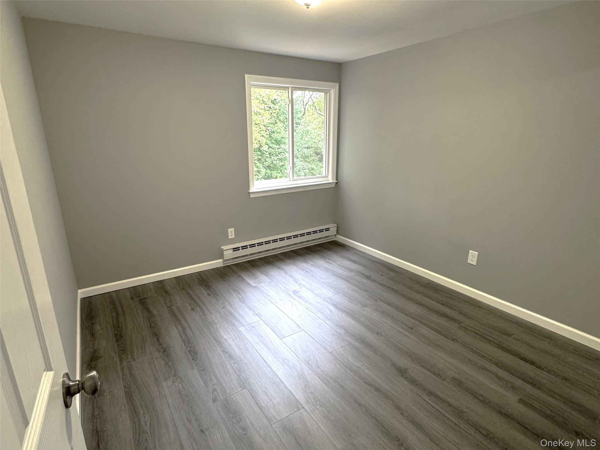 8 Lexington Court, Coram, NY 11727