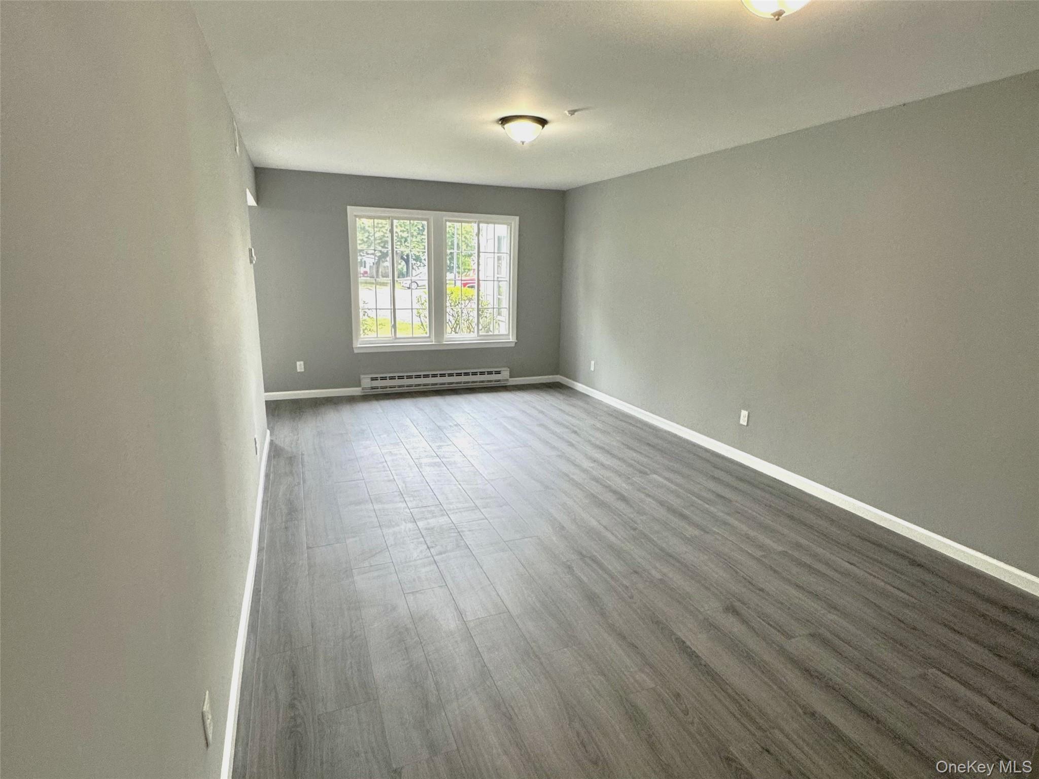 8 Lexington Court, Coram, NY 11727