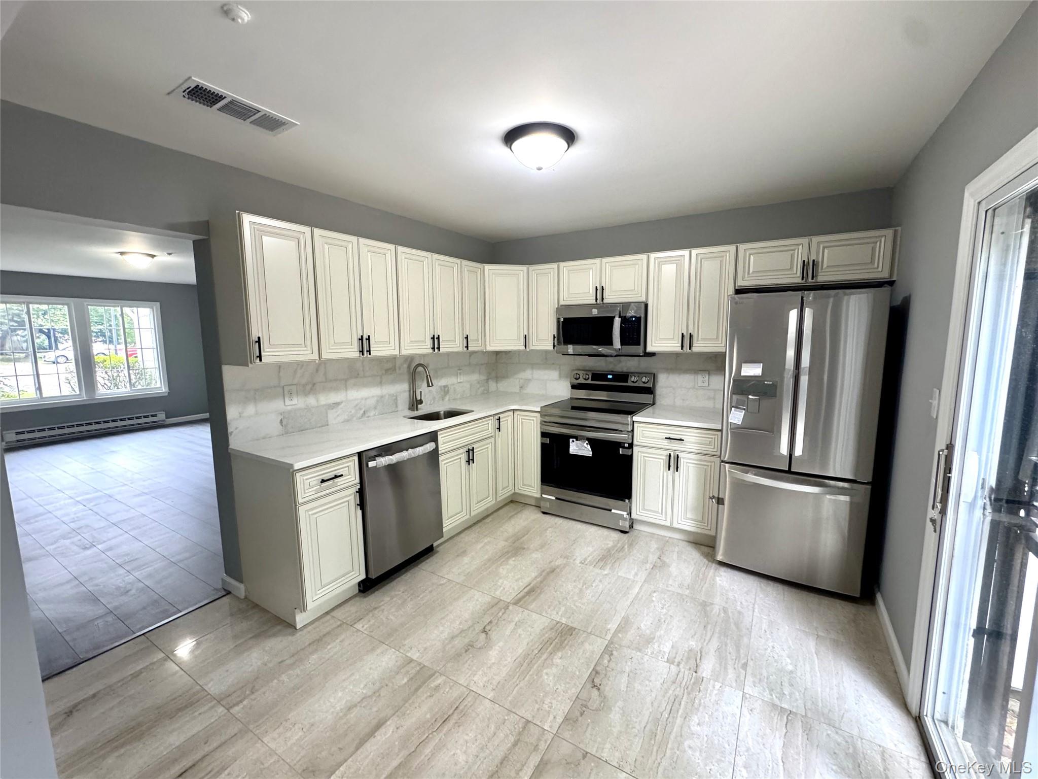 8 Lexington Court, Coram, NY 11727