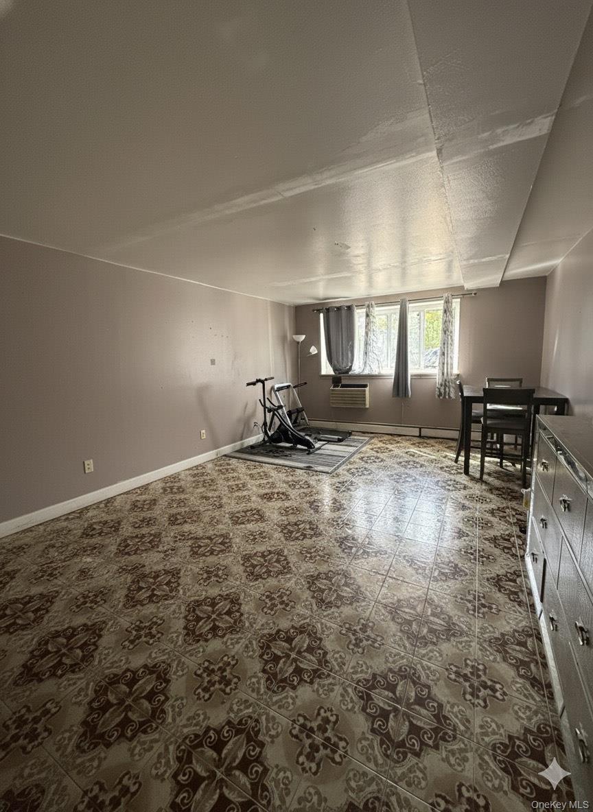 854 Throgs Neck Expwy, Bronx, NY 10465