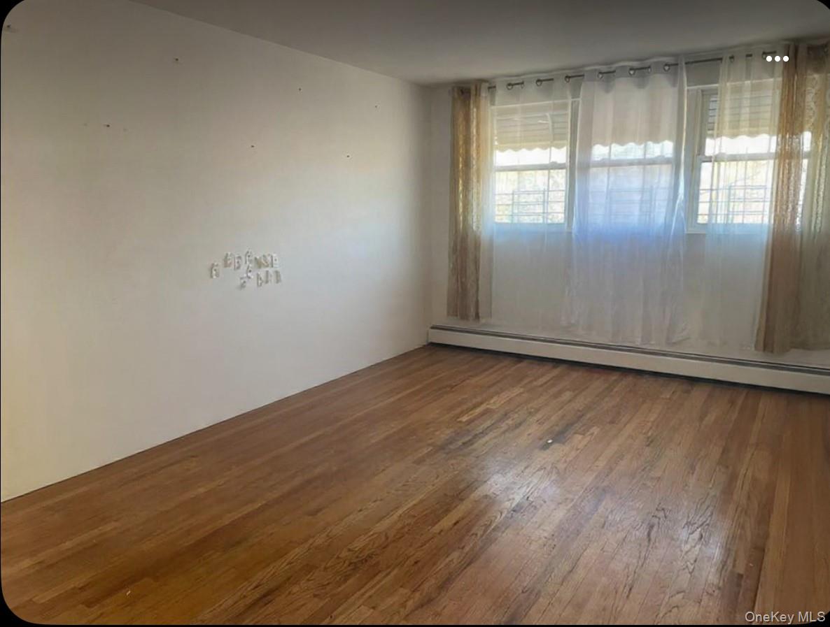 854 Throgs Neck Expwy, Bronx, NY 10465