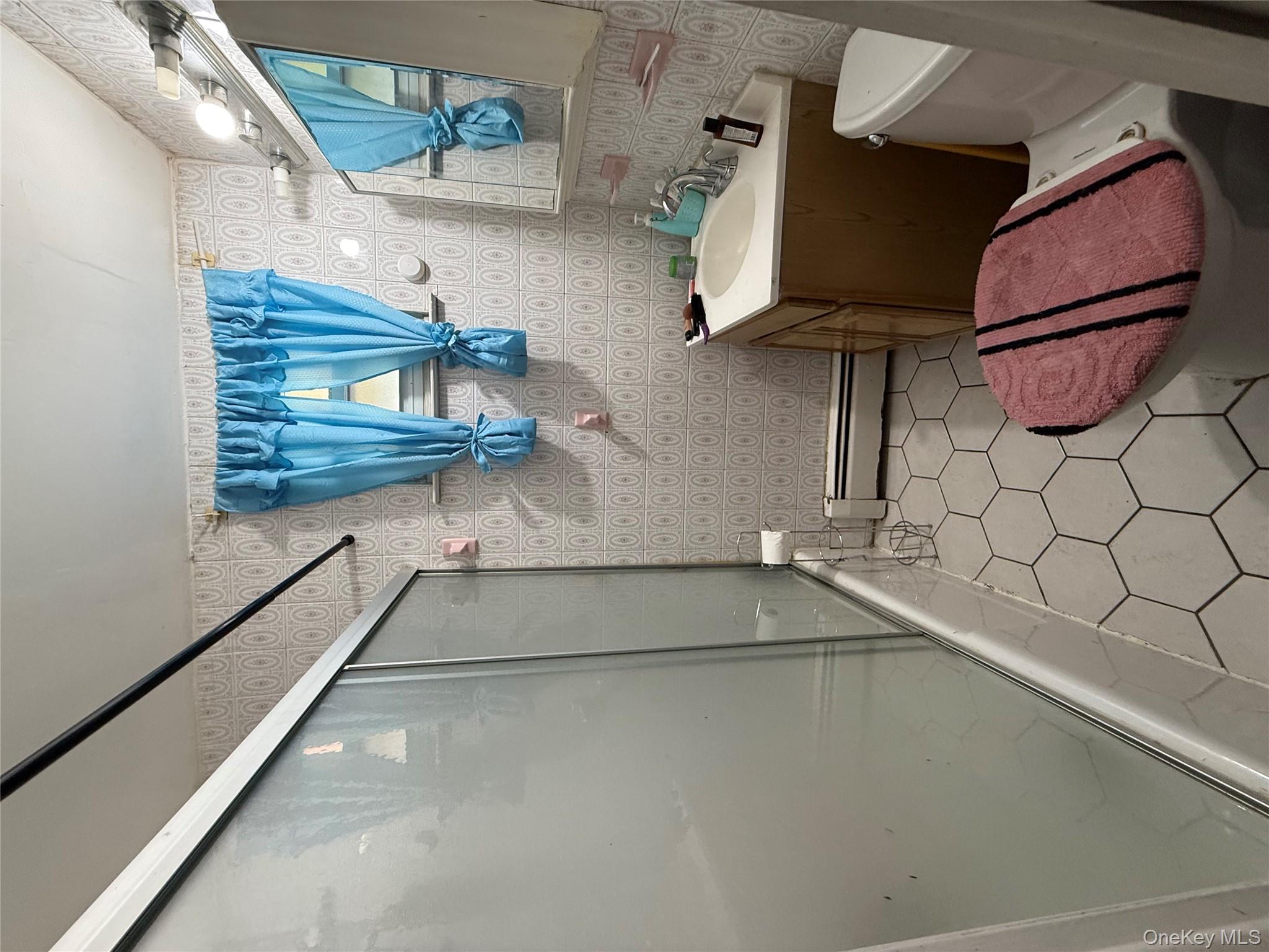 854 Throgs Neck Expwy, Bronx, NY 10465