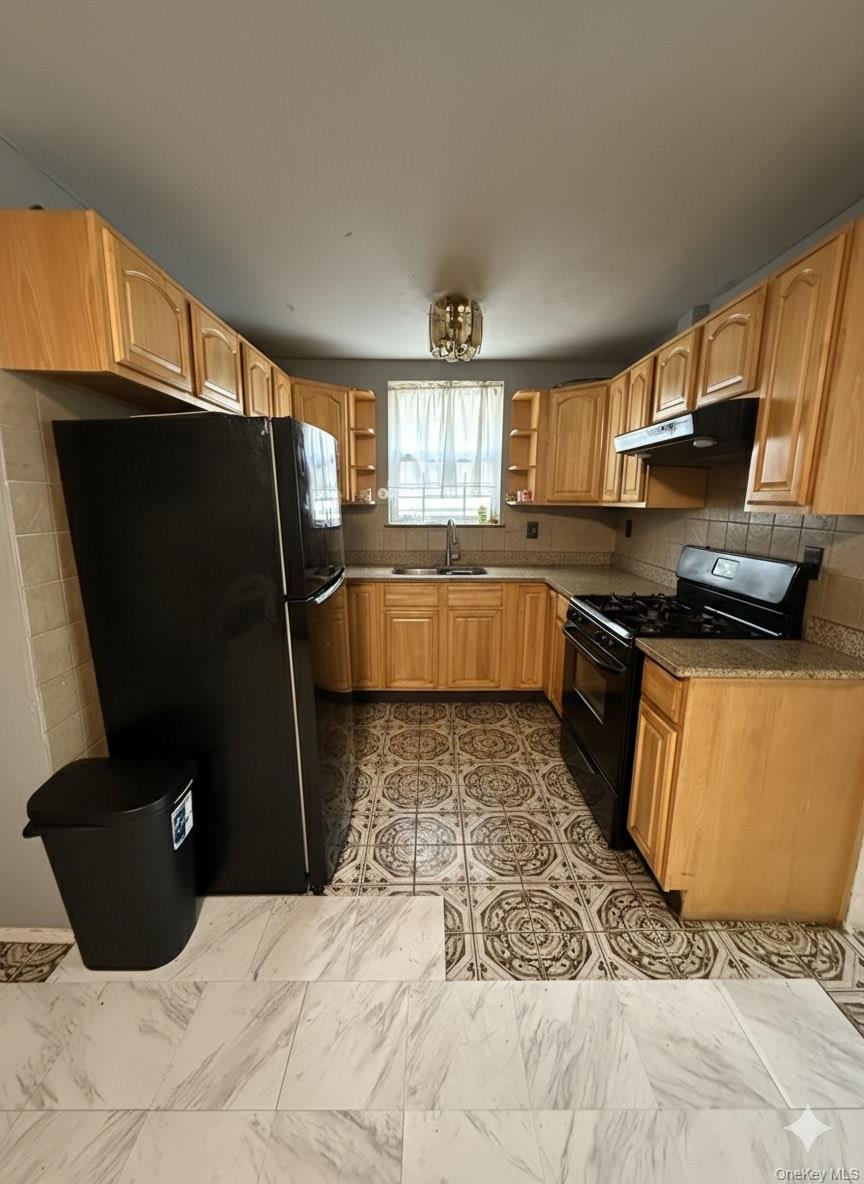 854 Throgs Neck Expwy, Bronx, NY 10465