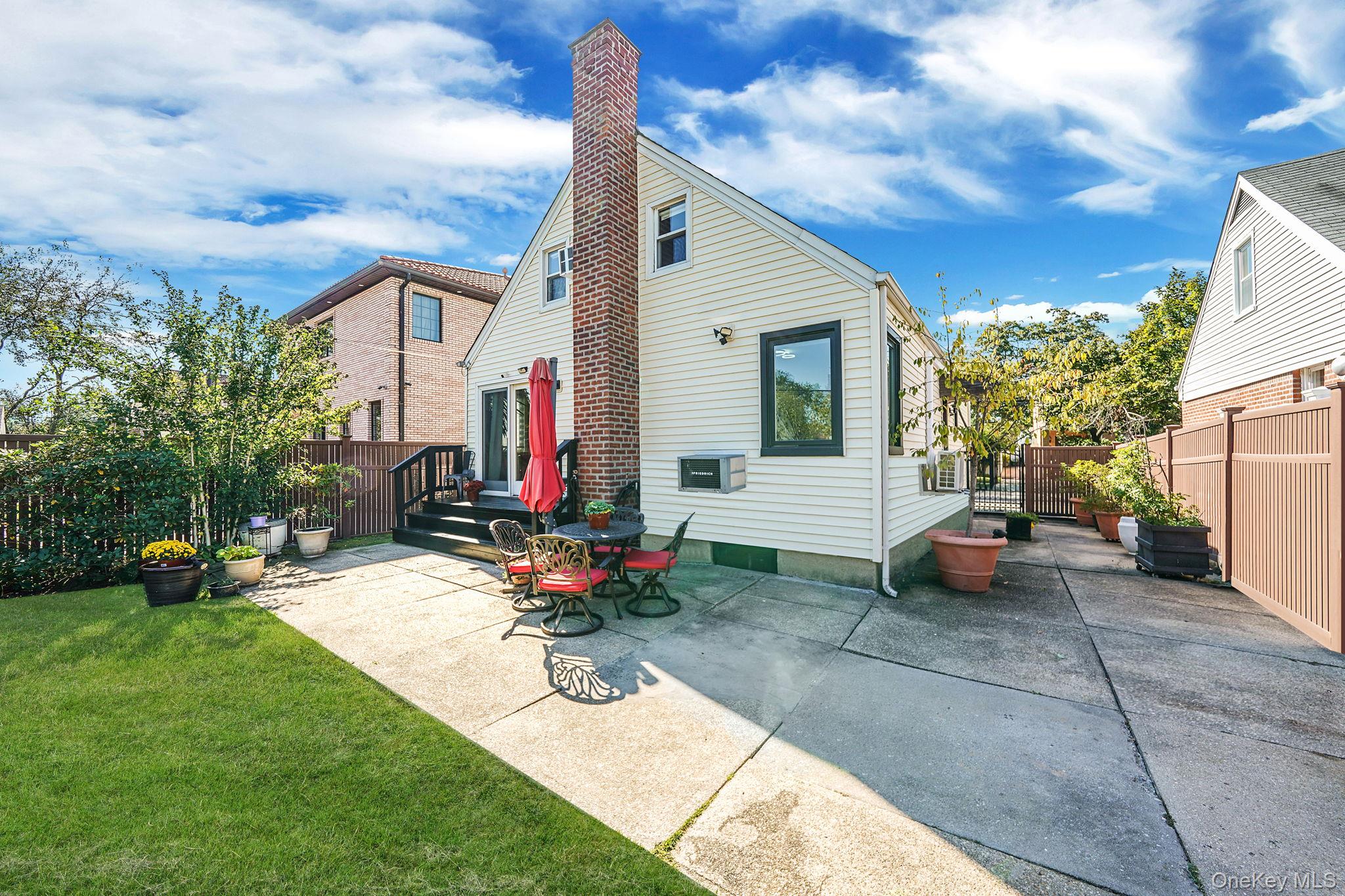 8133 260th Street, Glen Oaks, NY 11004