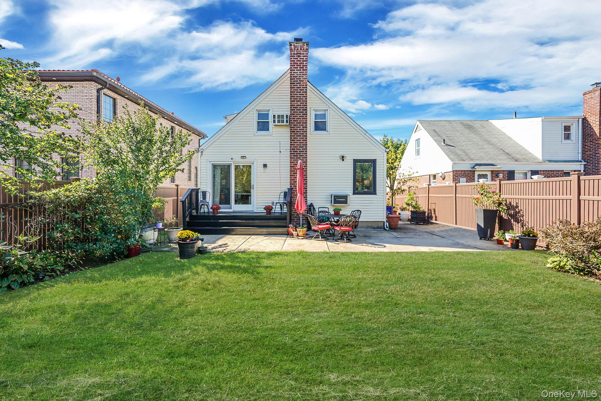 8133 260th Street, Glen Oaks, NY 11004