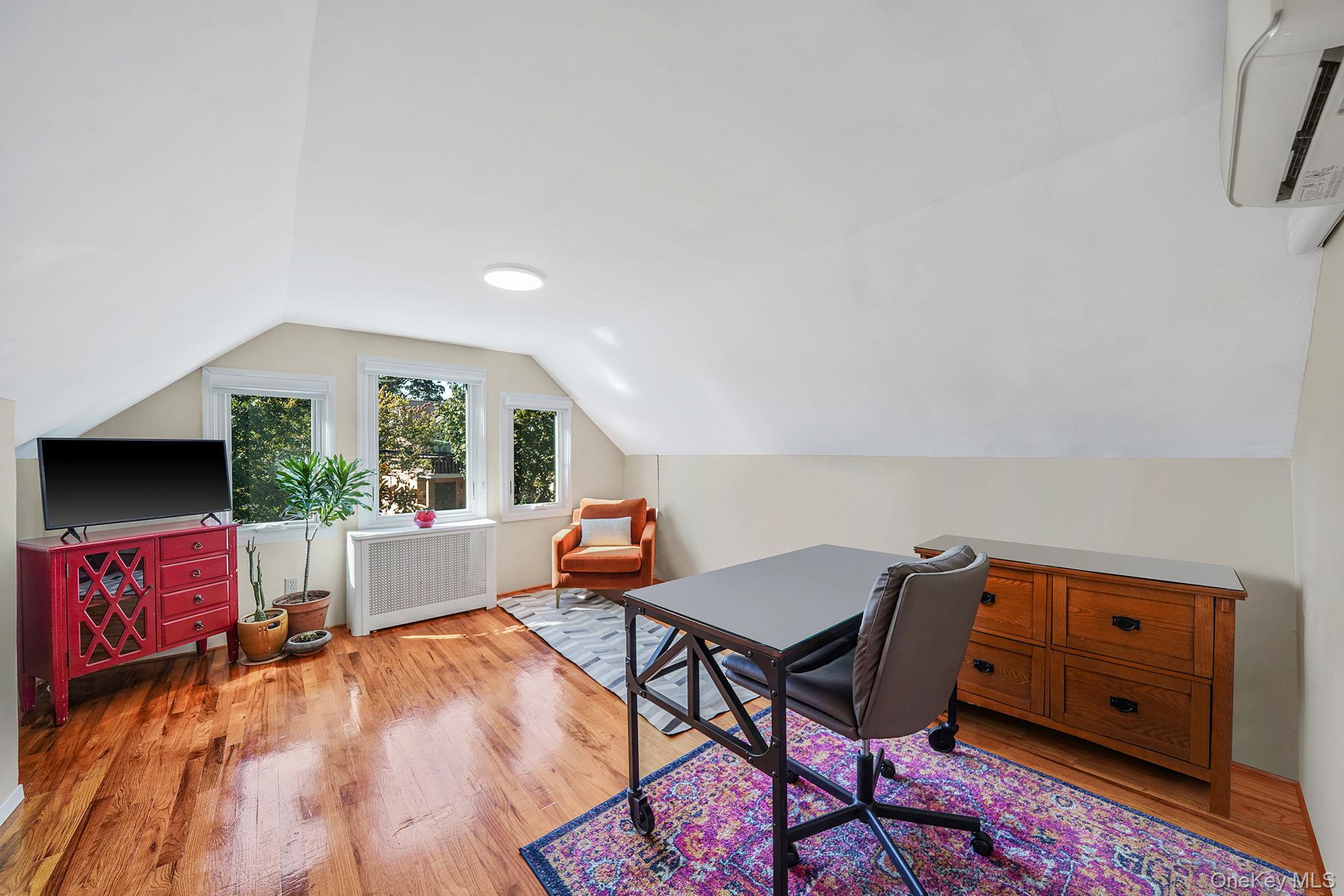 8133 260th Street, Glen Oaks, NY 11004