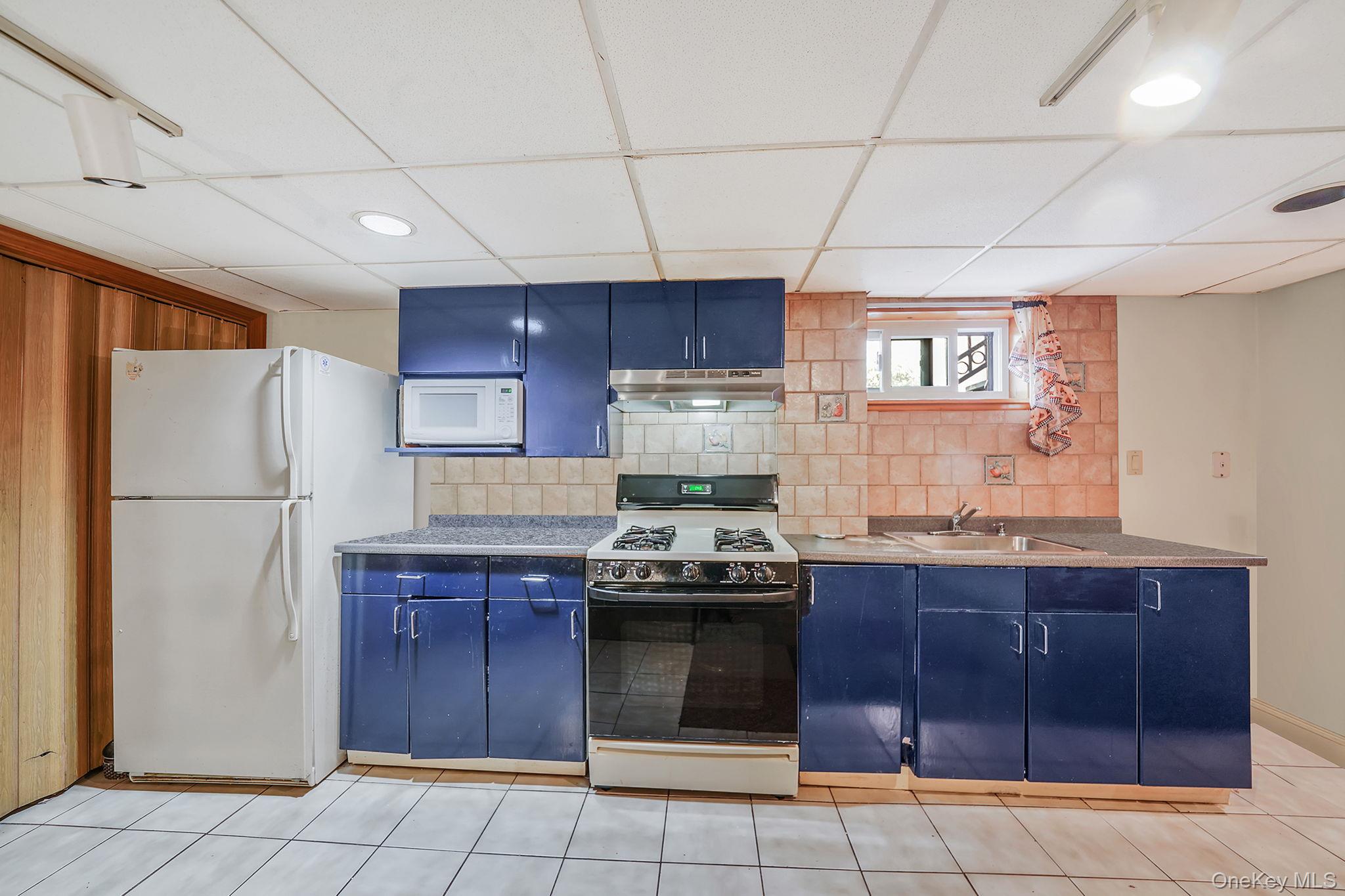 8133 260th Street, Glen Oaks, NY 11004