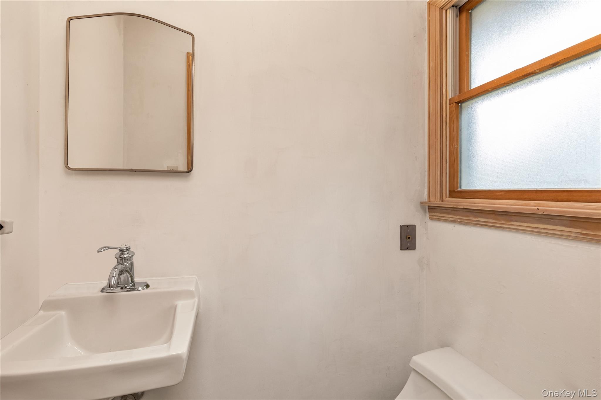 459 Albany Avenue, Lindenhurst, NY 11757