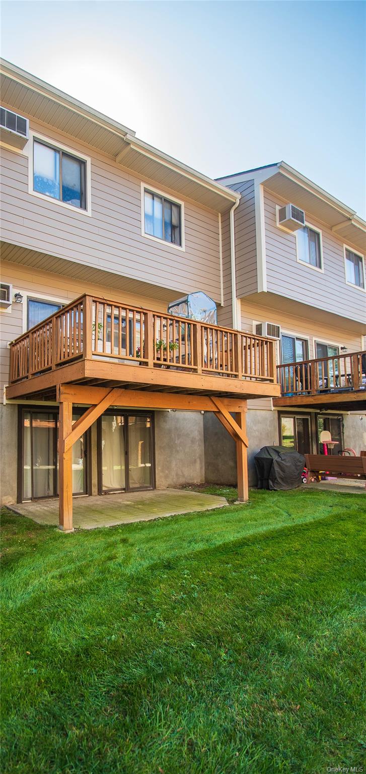 5904 Chelsea Cove N, Hopewell Junction, NY 12533