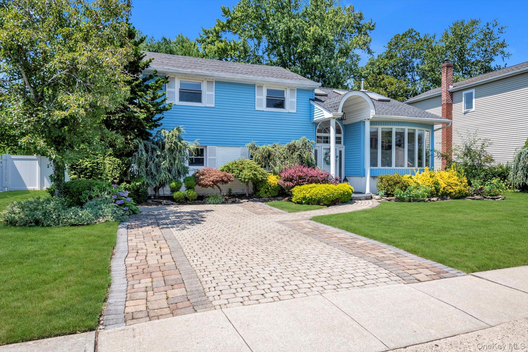 38 Loretta Drive, Syosset, NY 11791