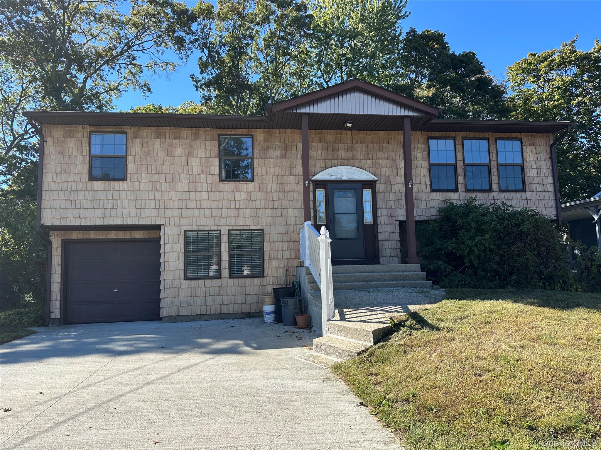 676 Bohemia Parkway, Sayville, NY 11782