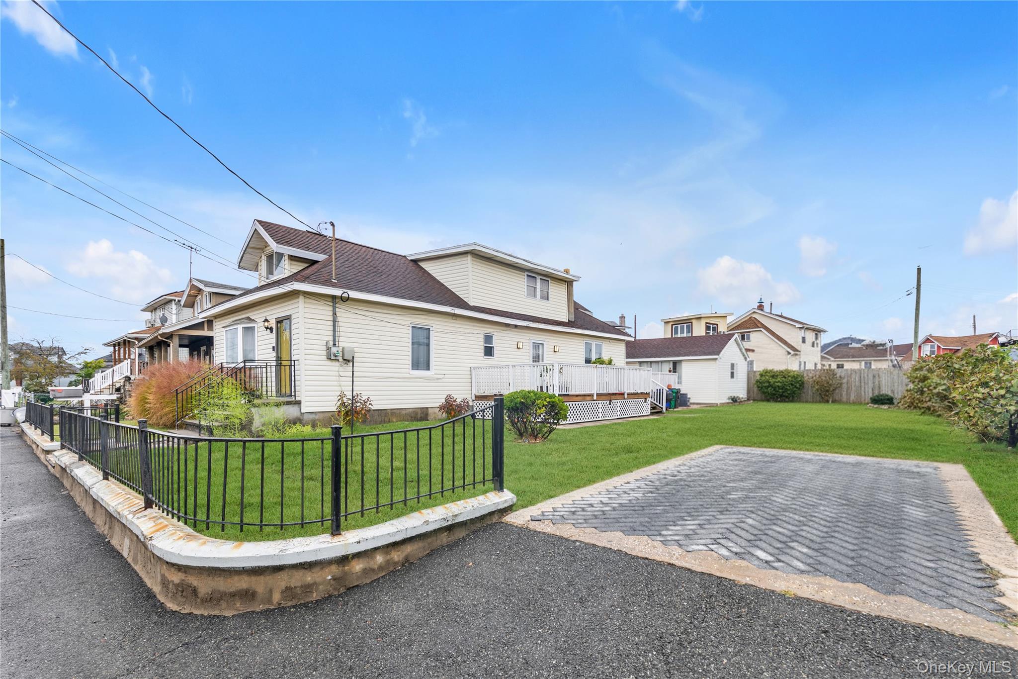 10 3rd Street, Rosedale, NY 11422