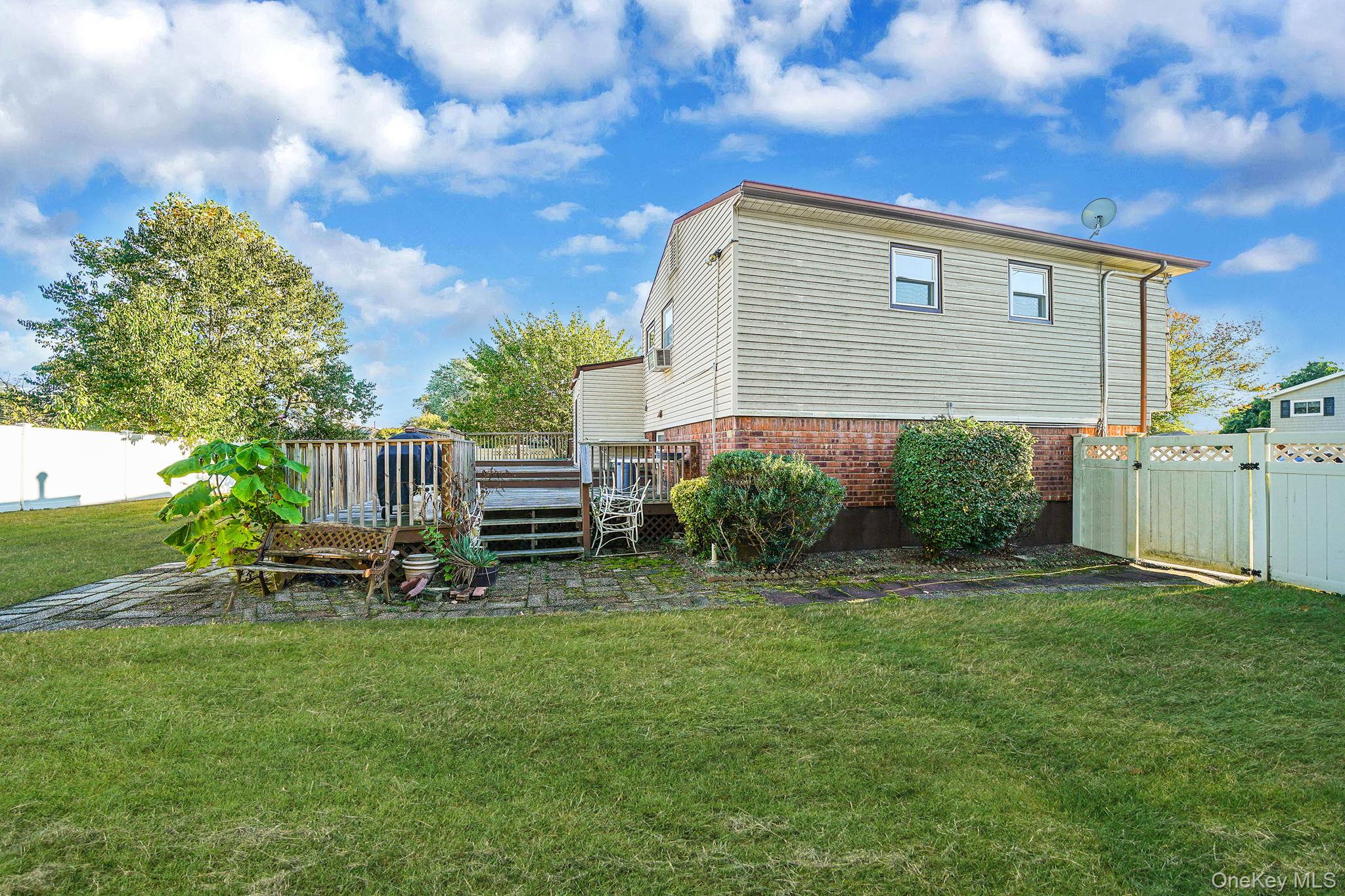 337 W 20th Street, Deer Park, NY 11729