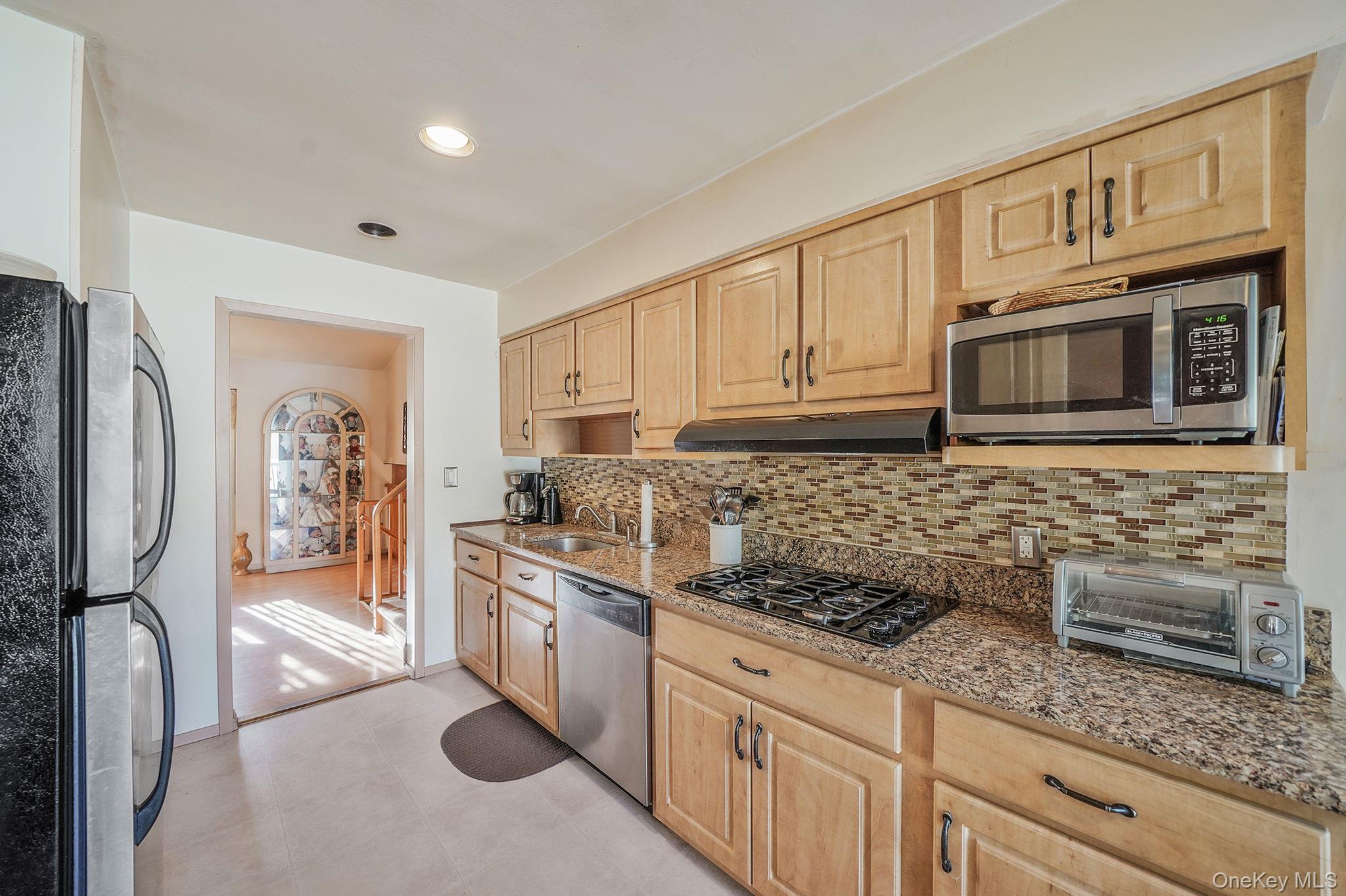 337 W 20th Street, Deer Park, NY 11729