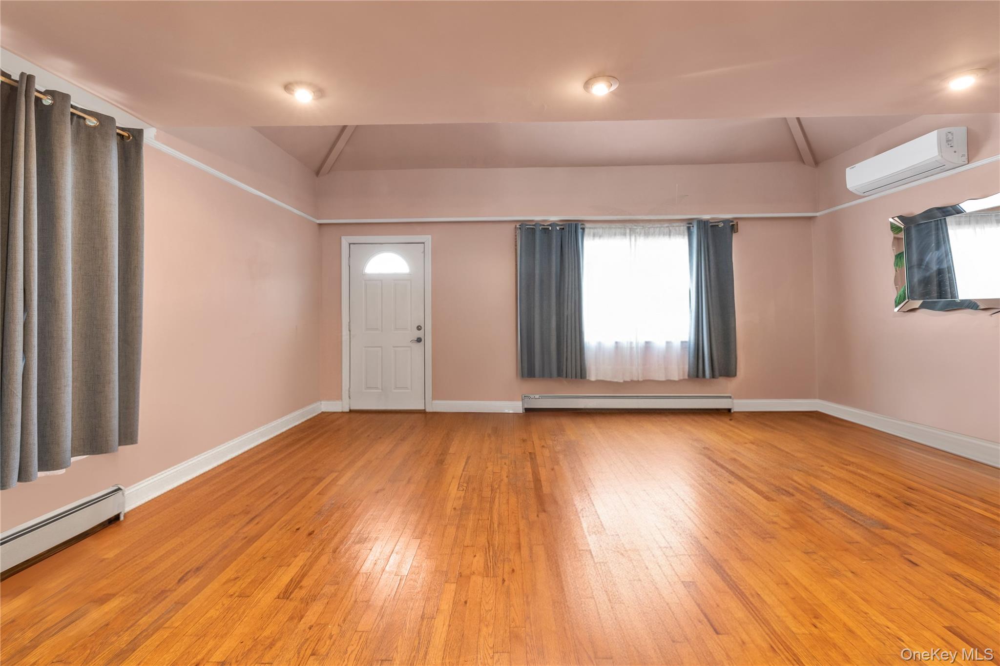 10 3rd Street, Rosedale, NY 11422