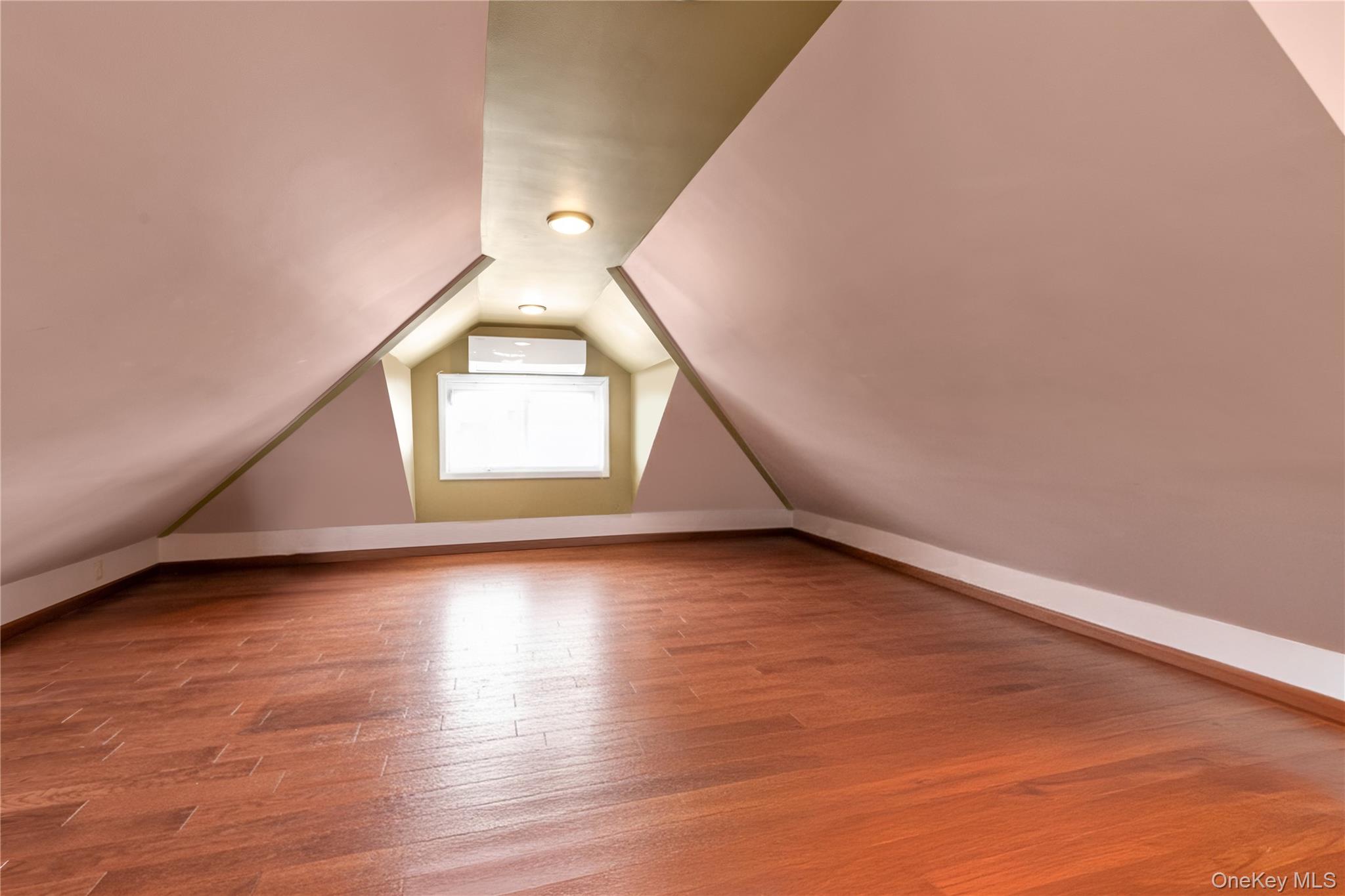 10 3rd Street, Rosedale, NY 11422