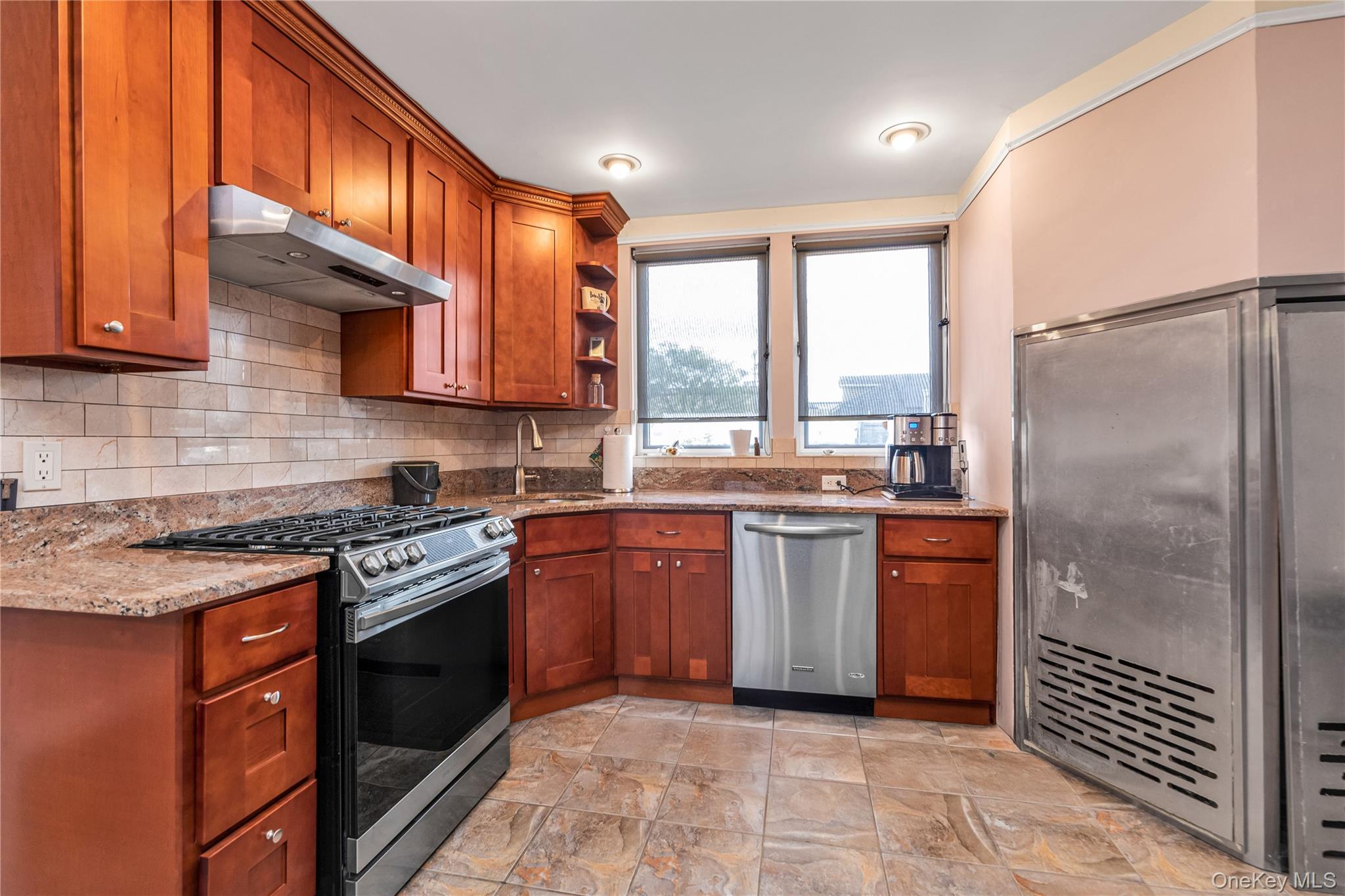 10 3rd Street, Rosedale, NY 11422