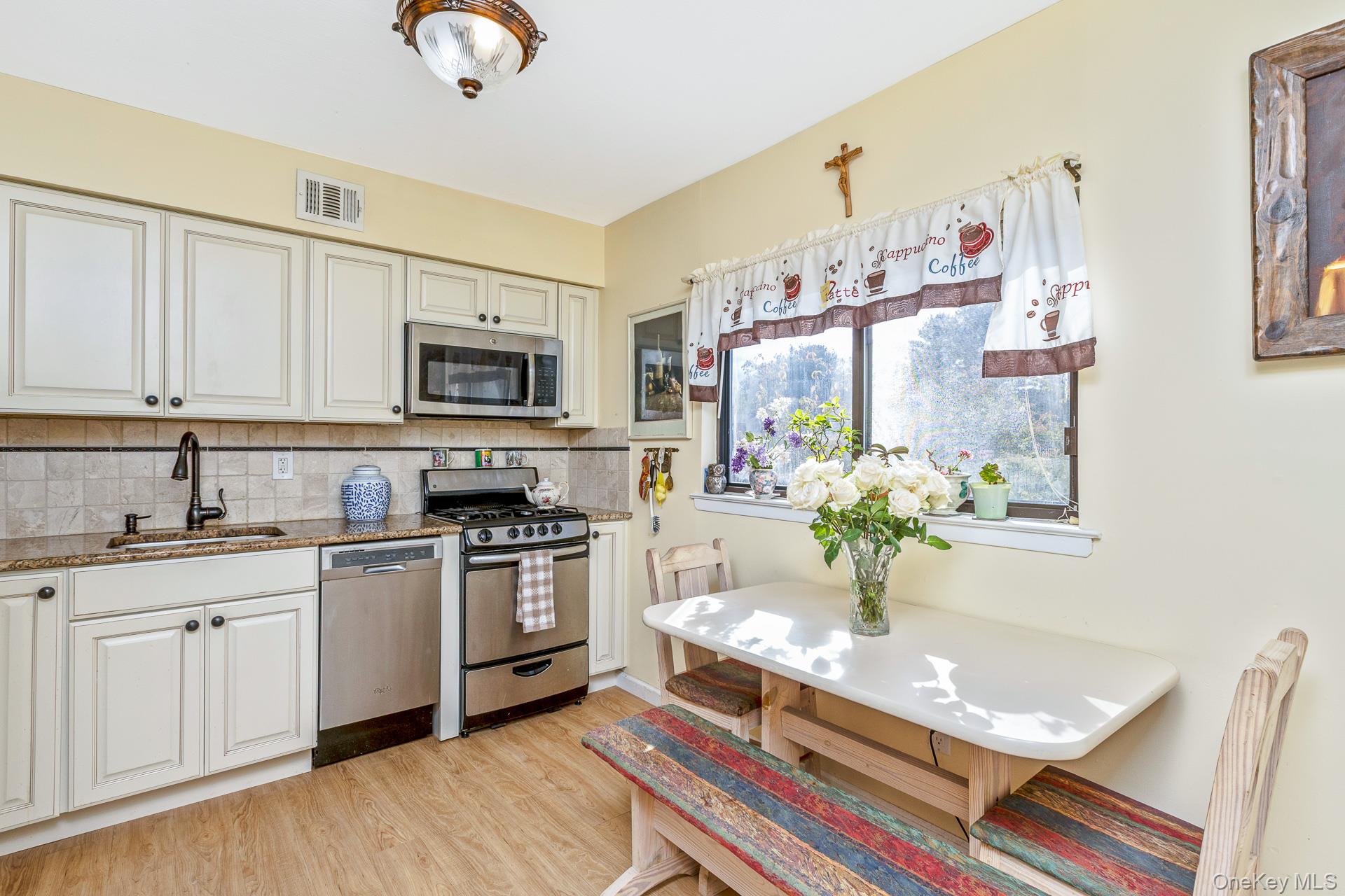 202 Pointe Circle North # 202, Coram, NY 11727