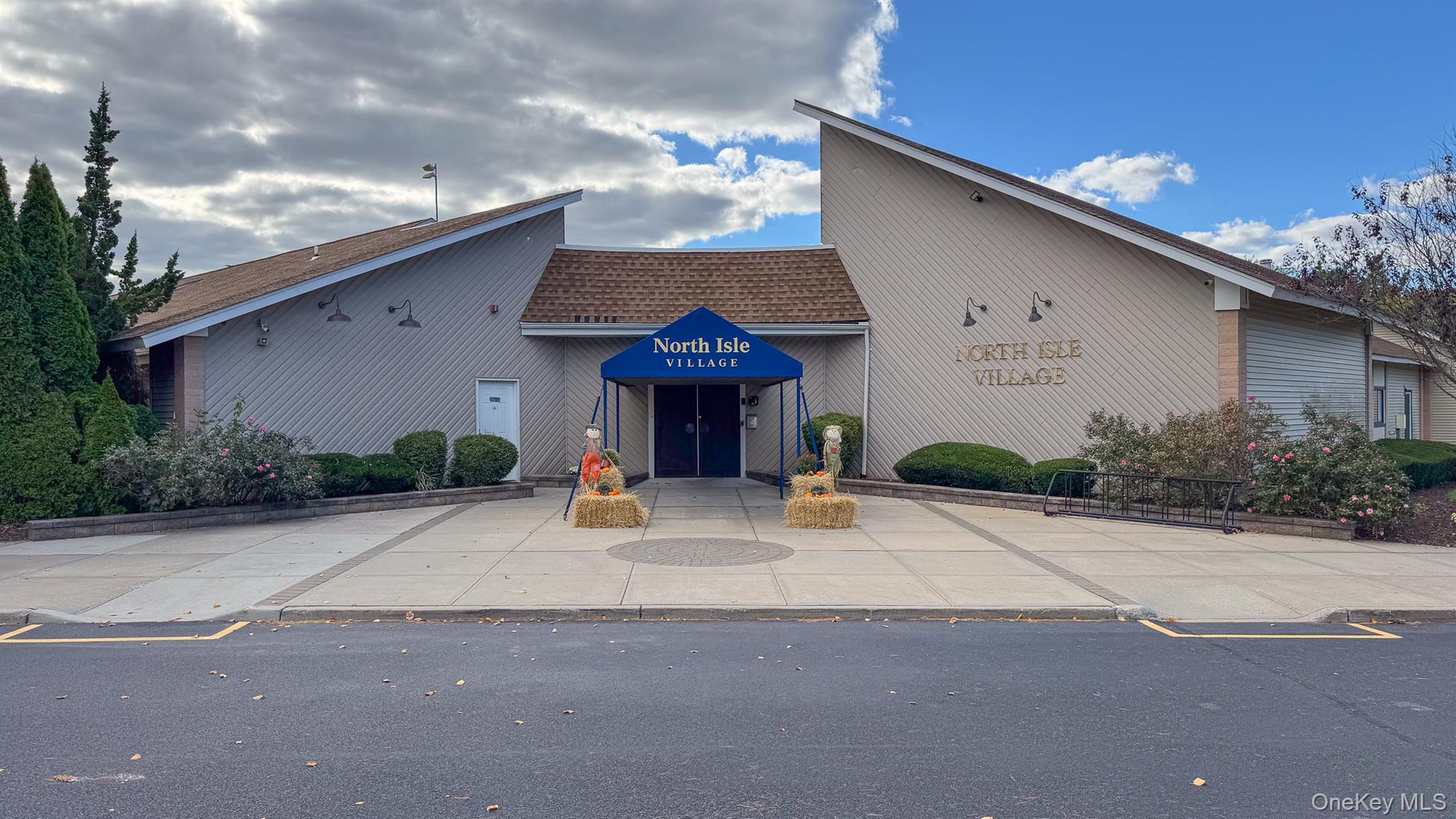 202 Pointe Circle North # 202, Coram, NY 11727