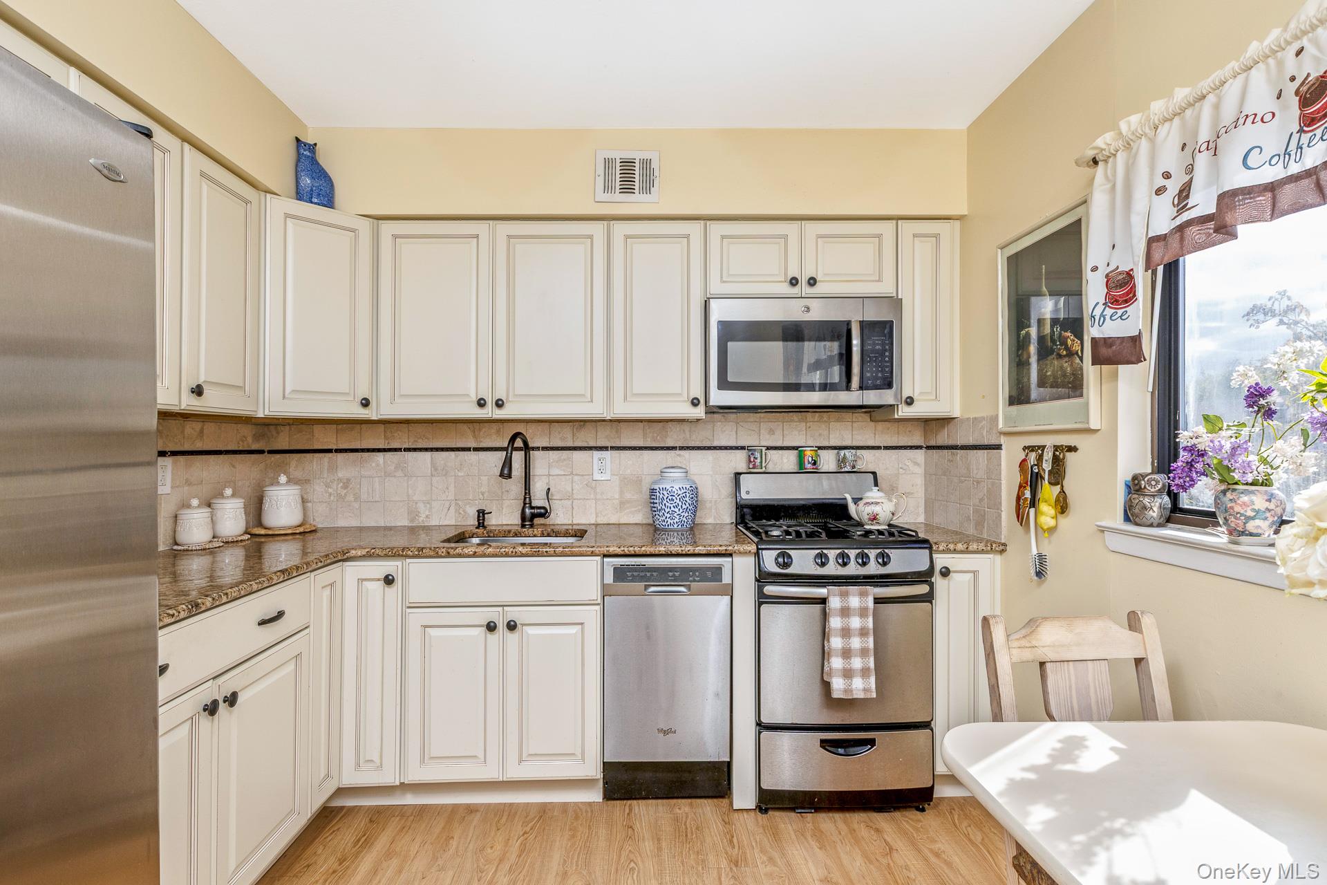 202 Pointe Circle North # 202, Coram, NY 11727