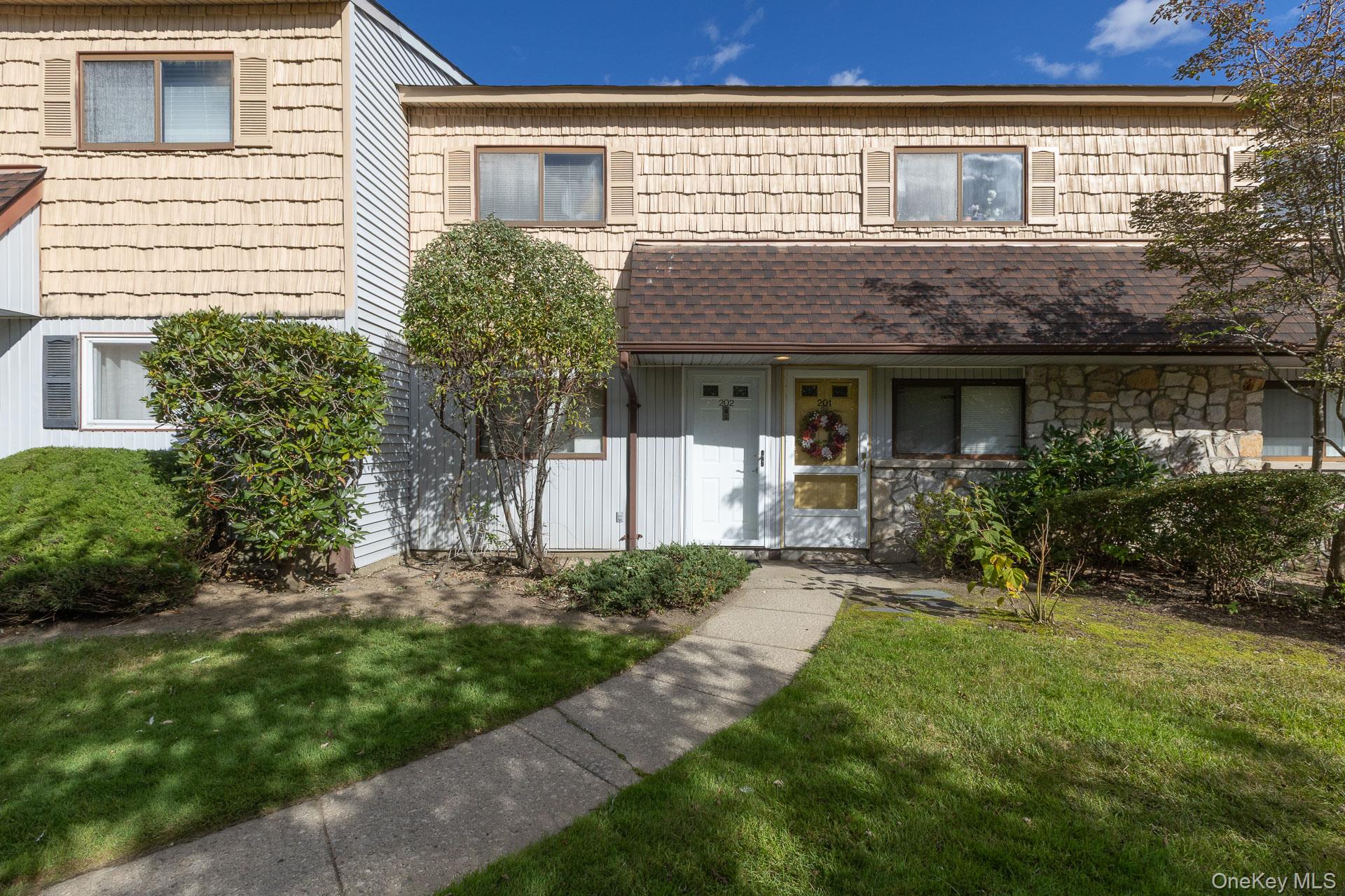 202 Pointe Circle North # 202, Coram, NY 11727