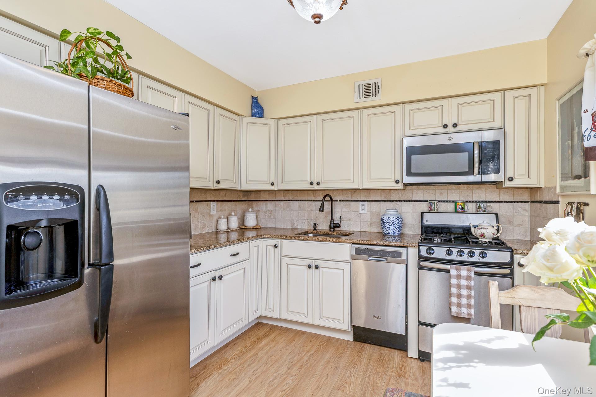 202 Pointe Circle North # 202, Coram, NY 11727