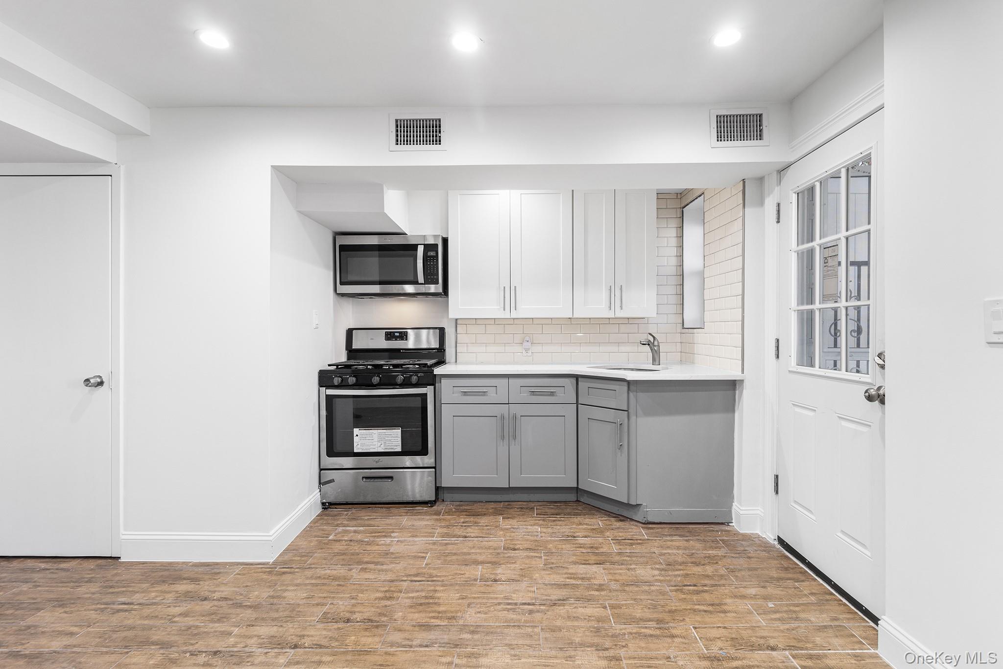 836 E 221st Street, Bronx, NY 10467