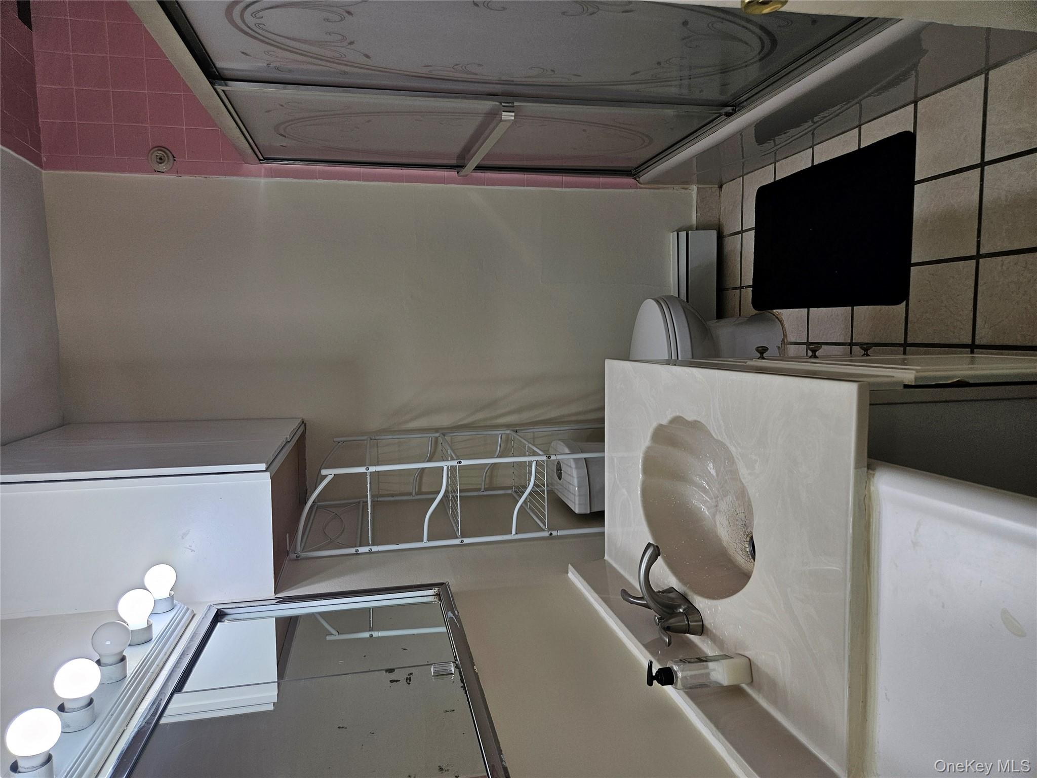 700 Broadway # 5, Amityville, NY 11701