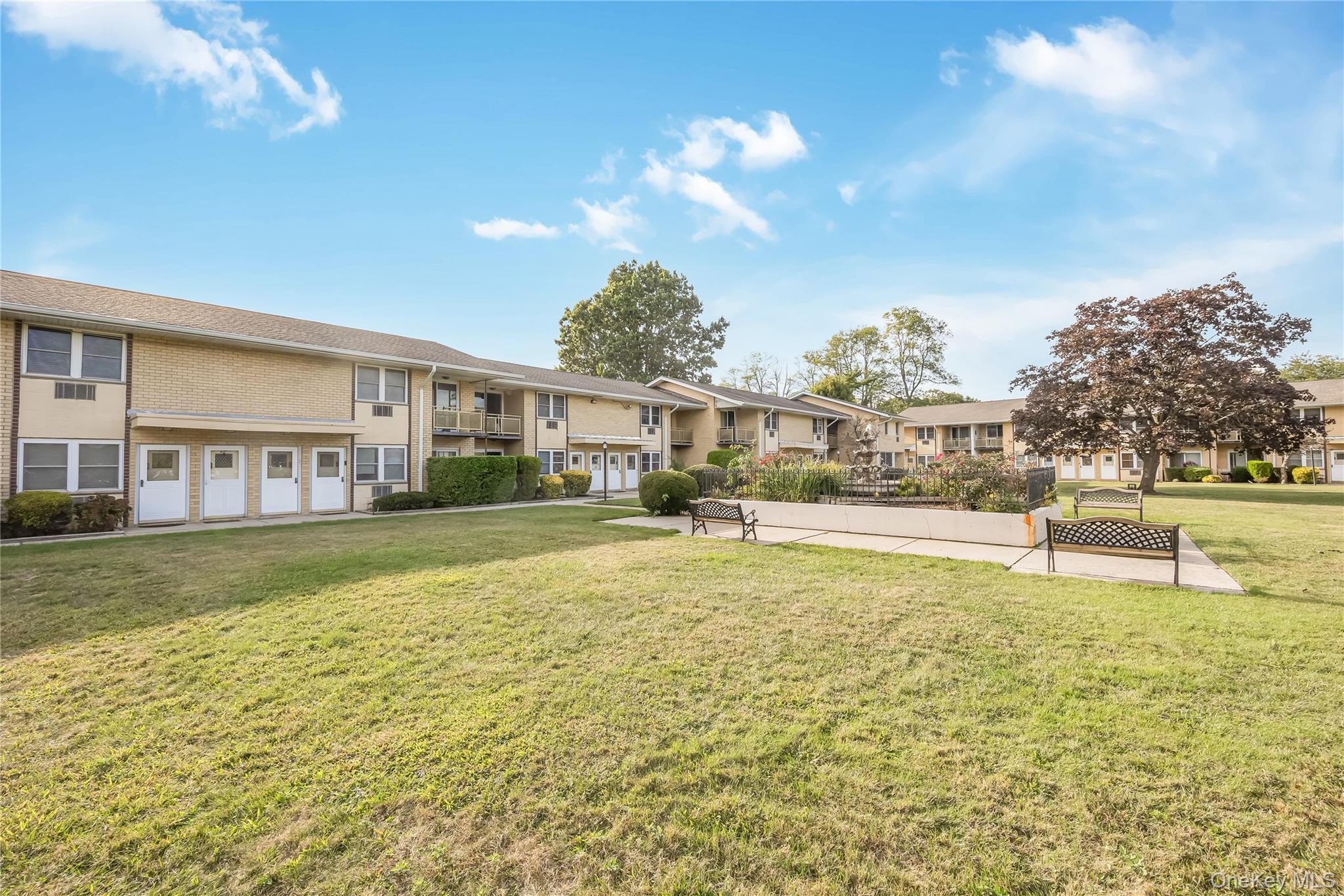 700 Broadway # 5, Amityville, NY 11701