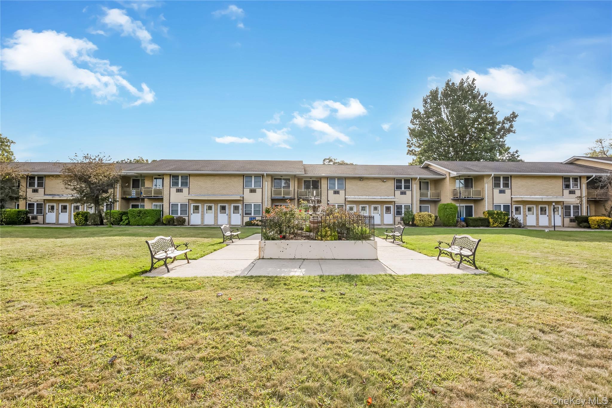 700 Broadway # 5, Amityville, NY 11701