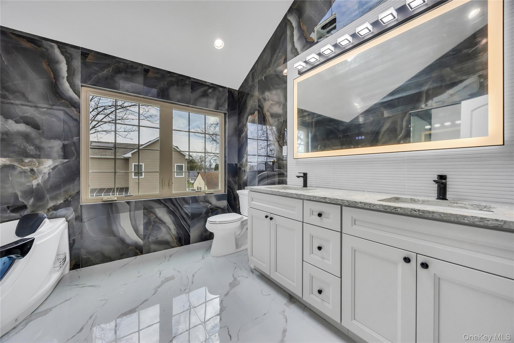 157 4th Street, Hicksville, NY 11801