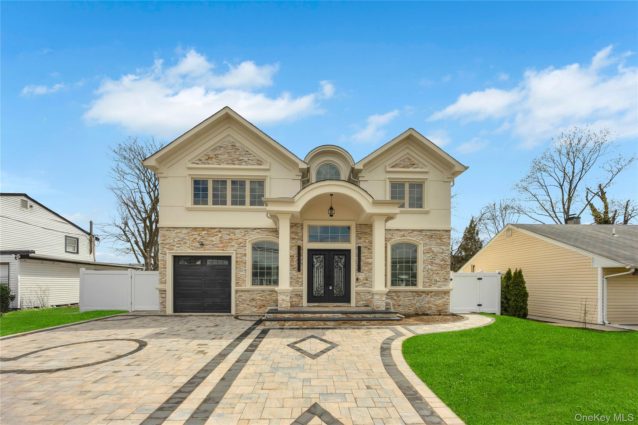 157 4th Street, Hicksville, NY 11801