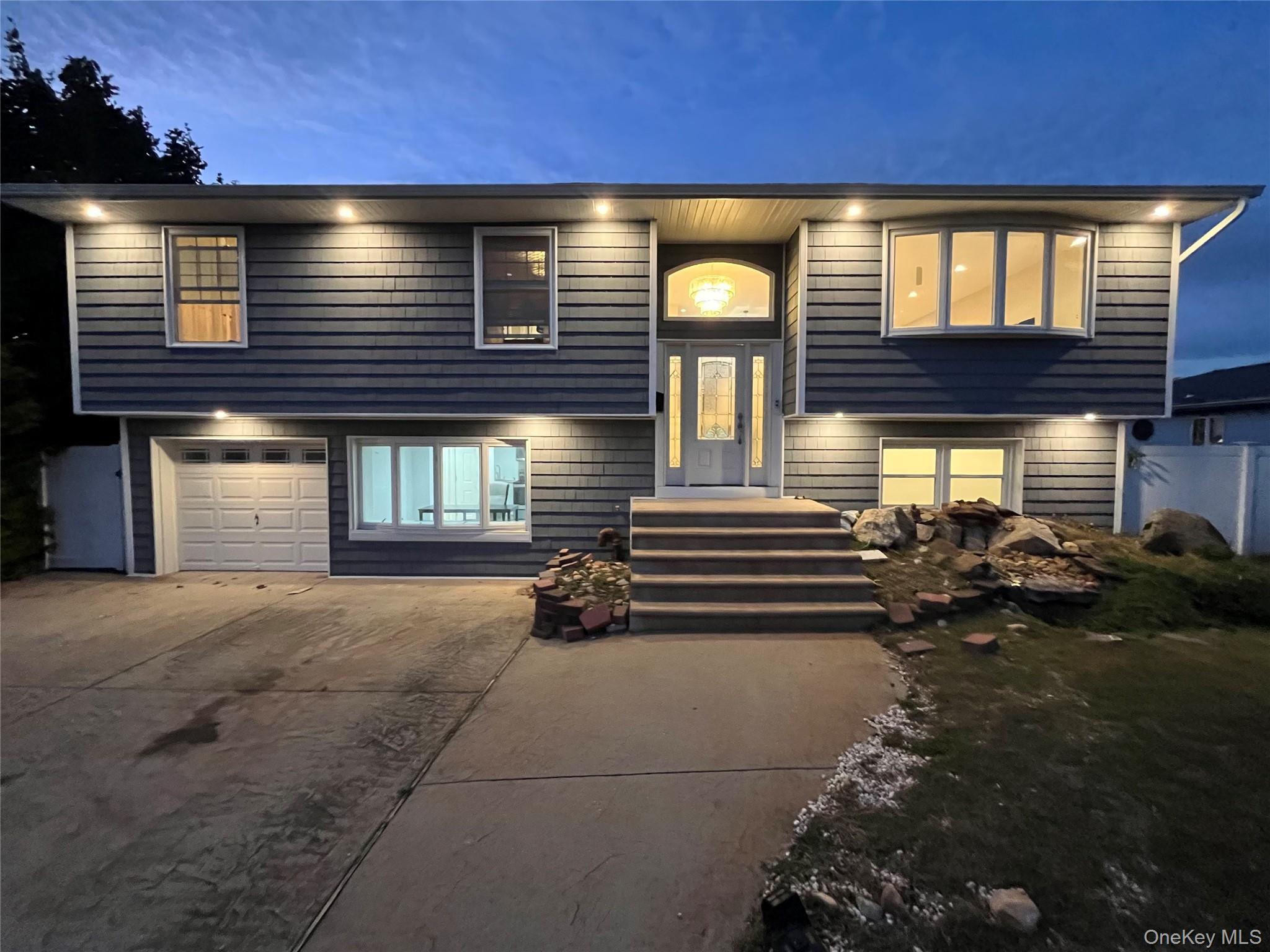 322 Kansas Street, Lindenhurst, NY 11757