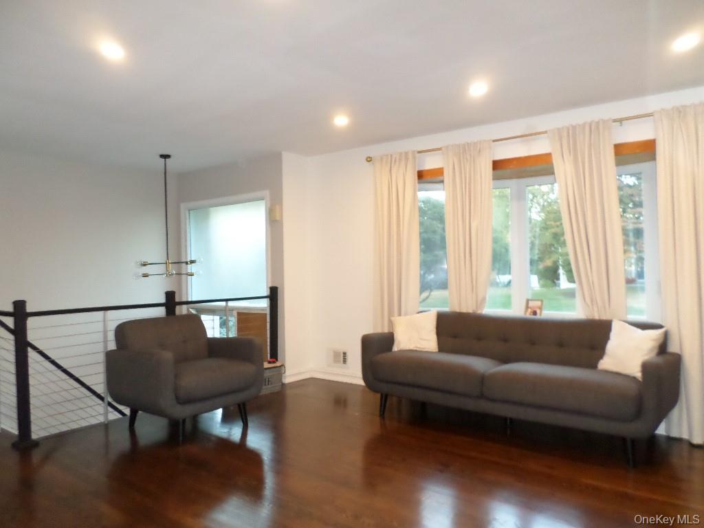 8 Jodi Lane, New City, NY 10956