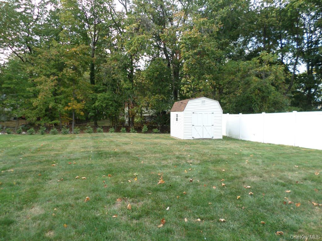 8 Jodi Lane, New City, NY 10956