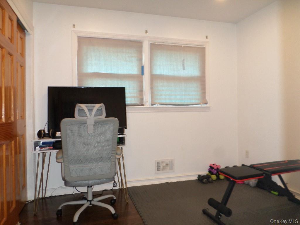 8 Jodi Lane, New City, NY 10956