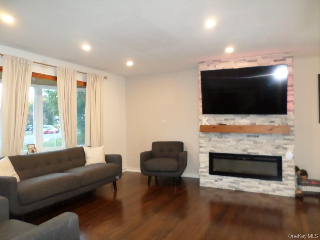 8 Jodi Lane, New City, NY 10956