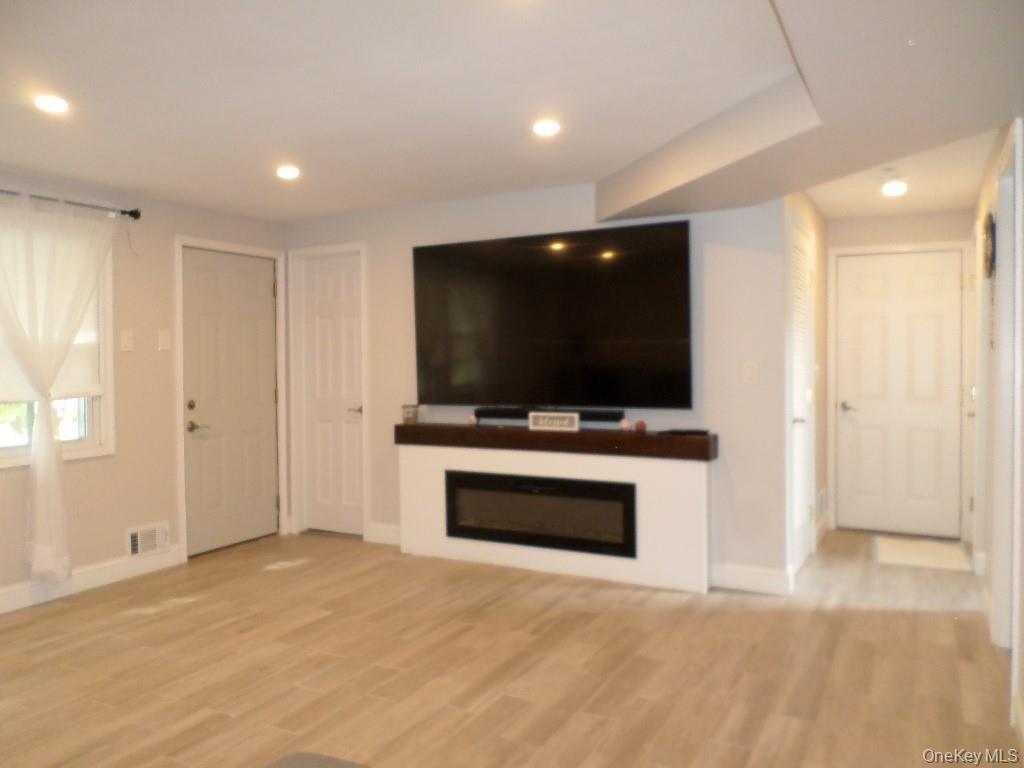 8 Jodi Lane, New City, NY 10956