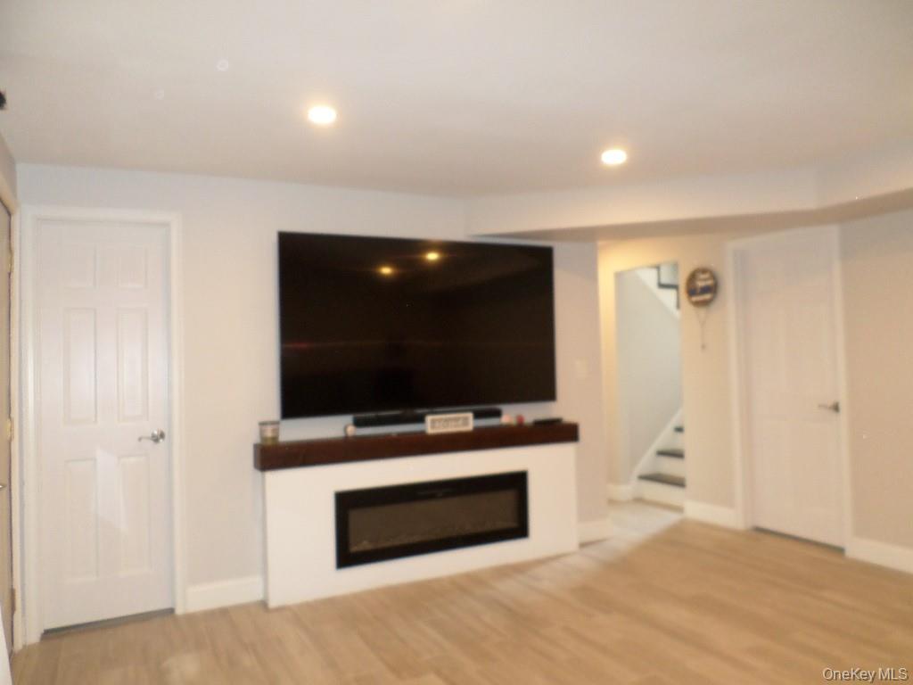 8 Jodi Lane, New City, NY 10956