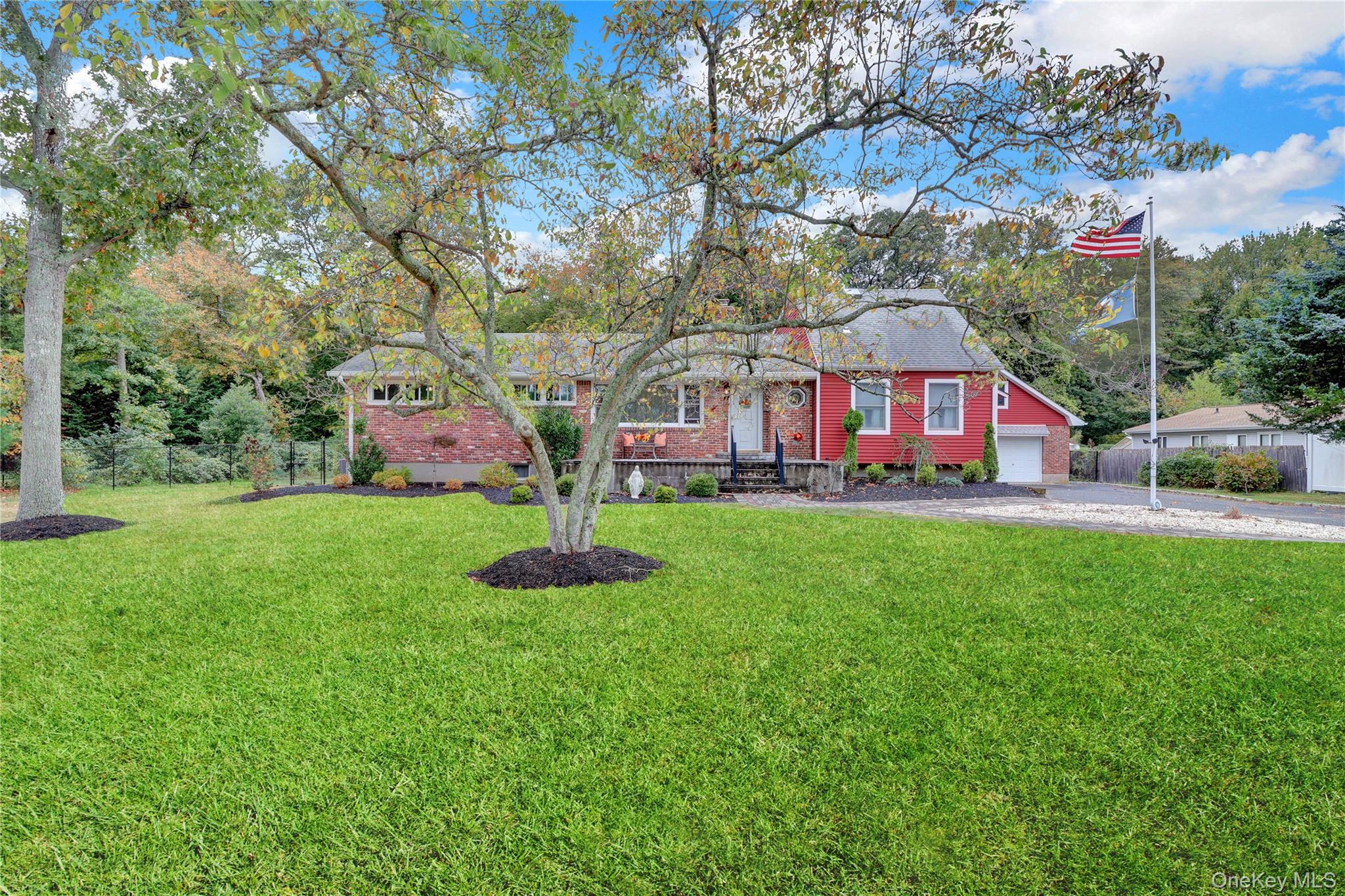 60 South Avenue, Smithtown, NY 11787