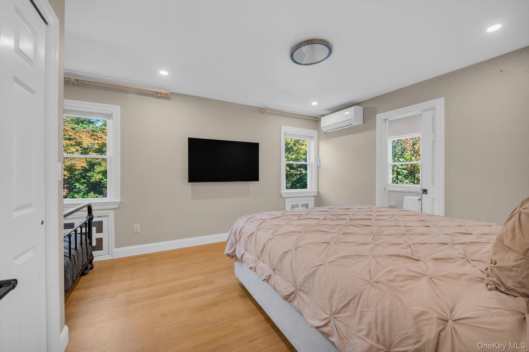 80-18 Springfield Blvd, Hollis Hills, NY 11427