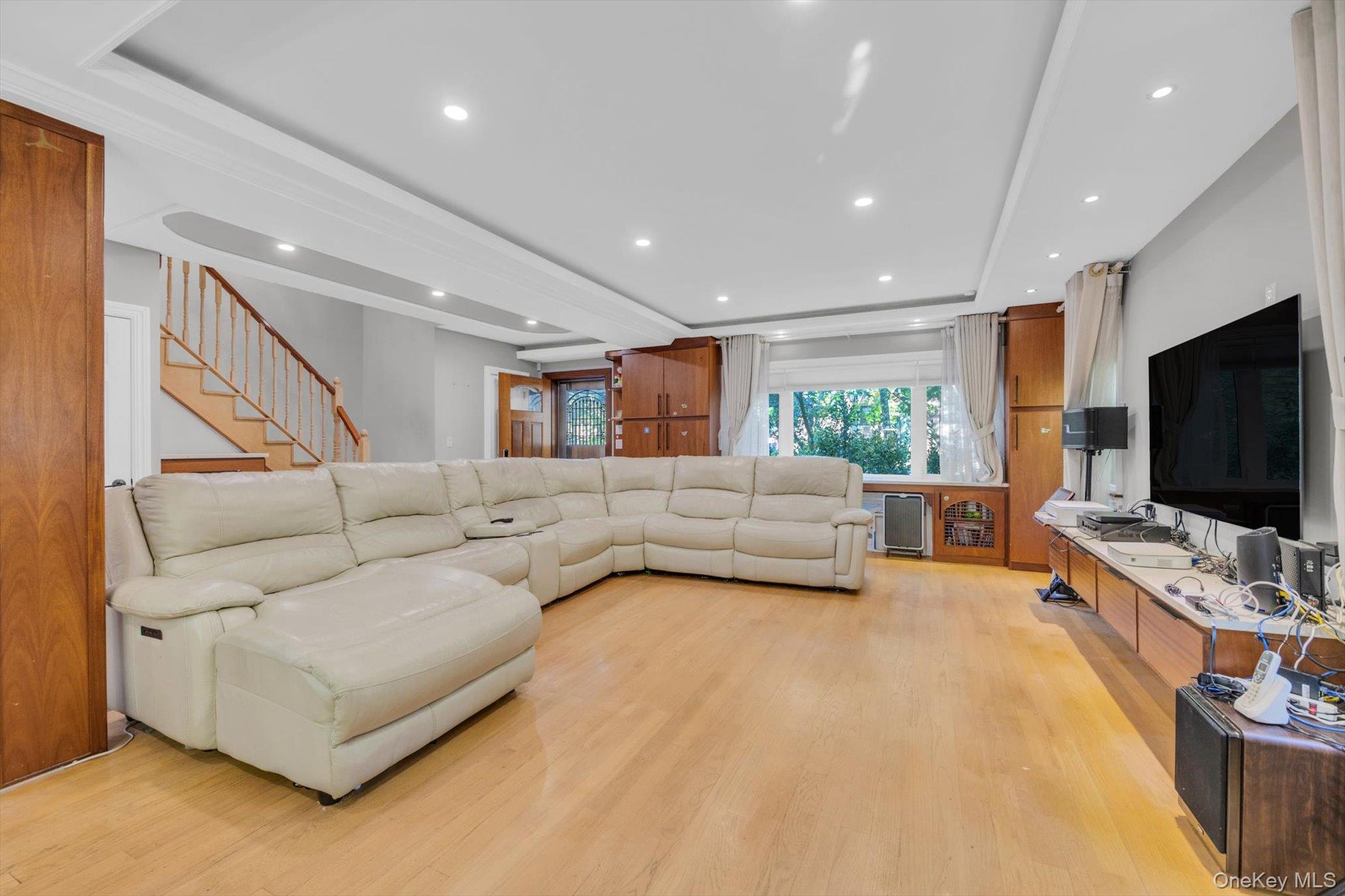 80-18 Springfield Blvd, Hollis Hills, NY 11427