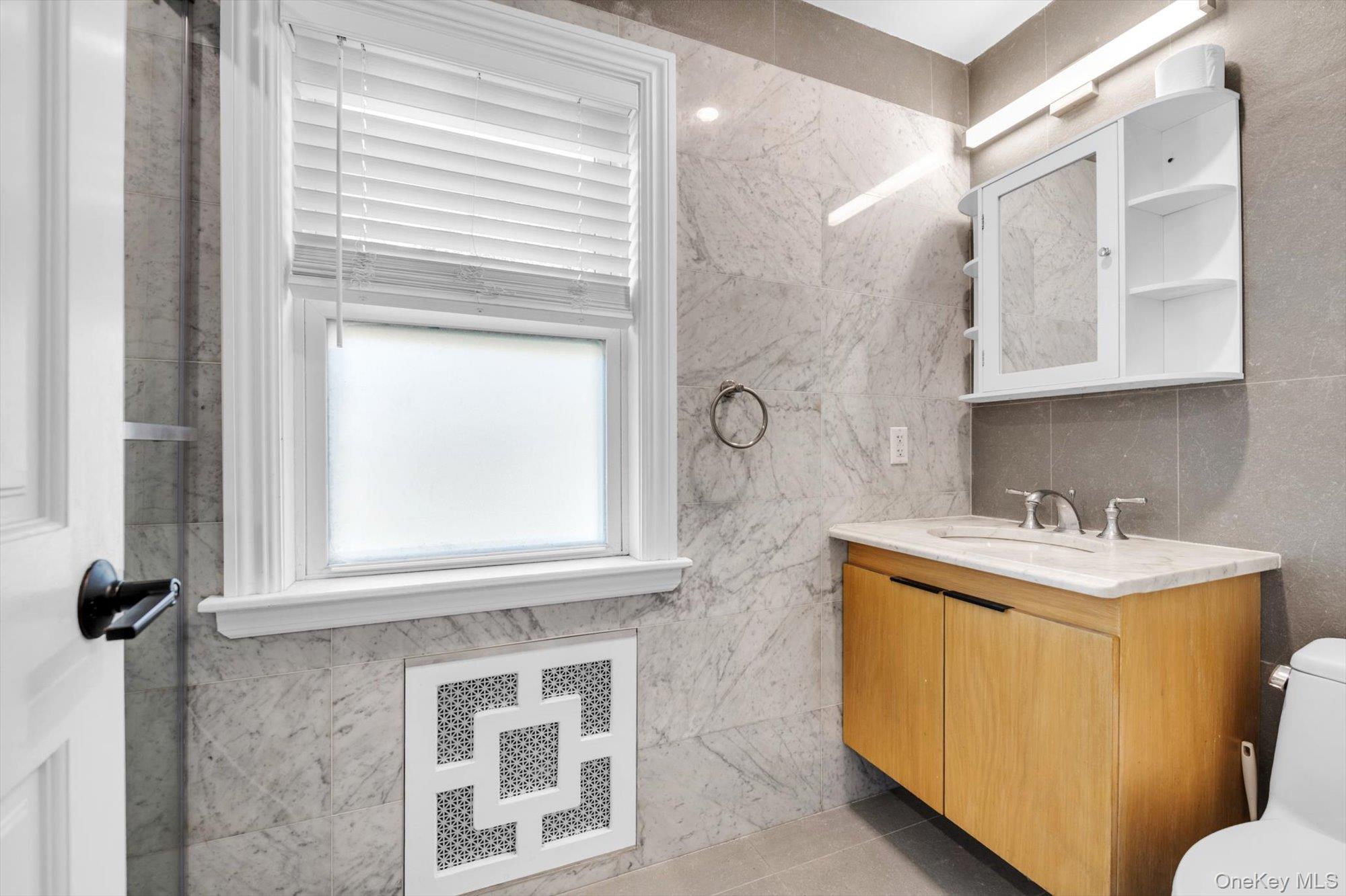 80-18 Springfield Blvd, Hollis Hills, NY 11427