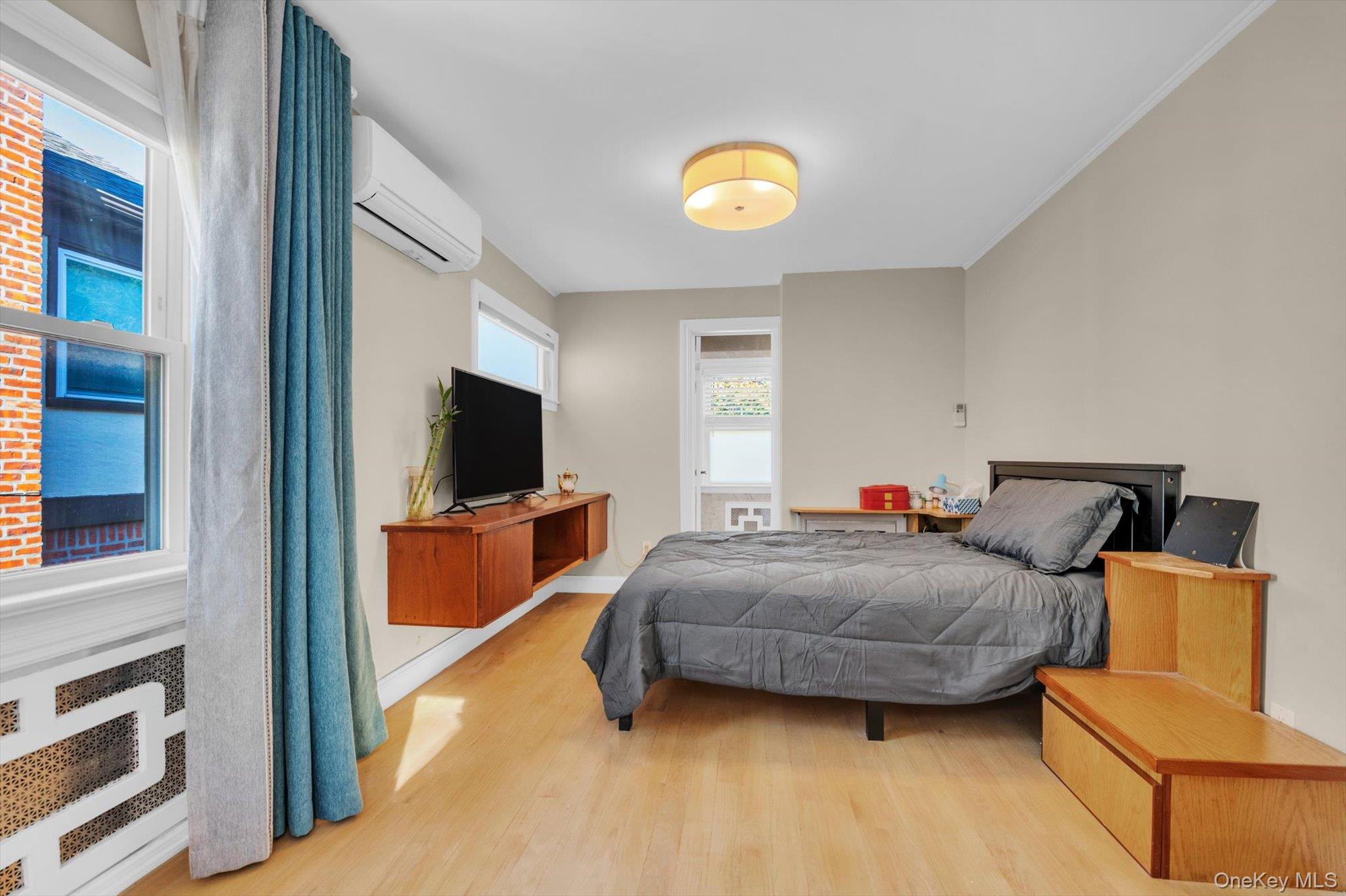 80-18 Springfield Blvd, Hollis Hills, NY 11427