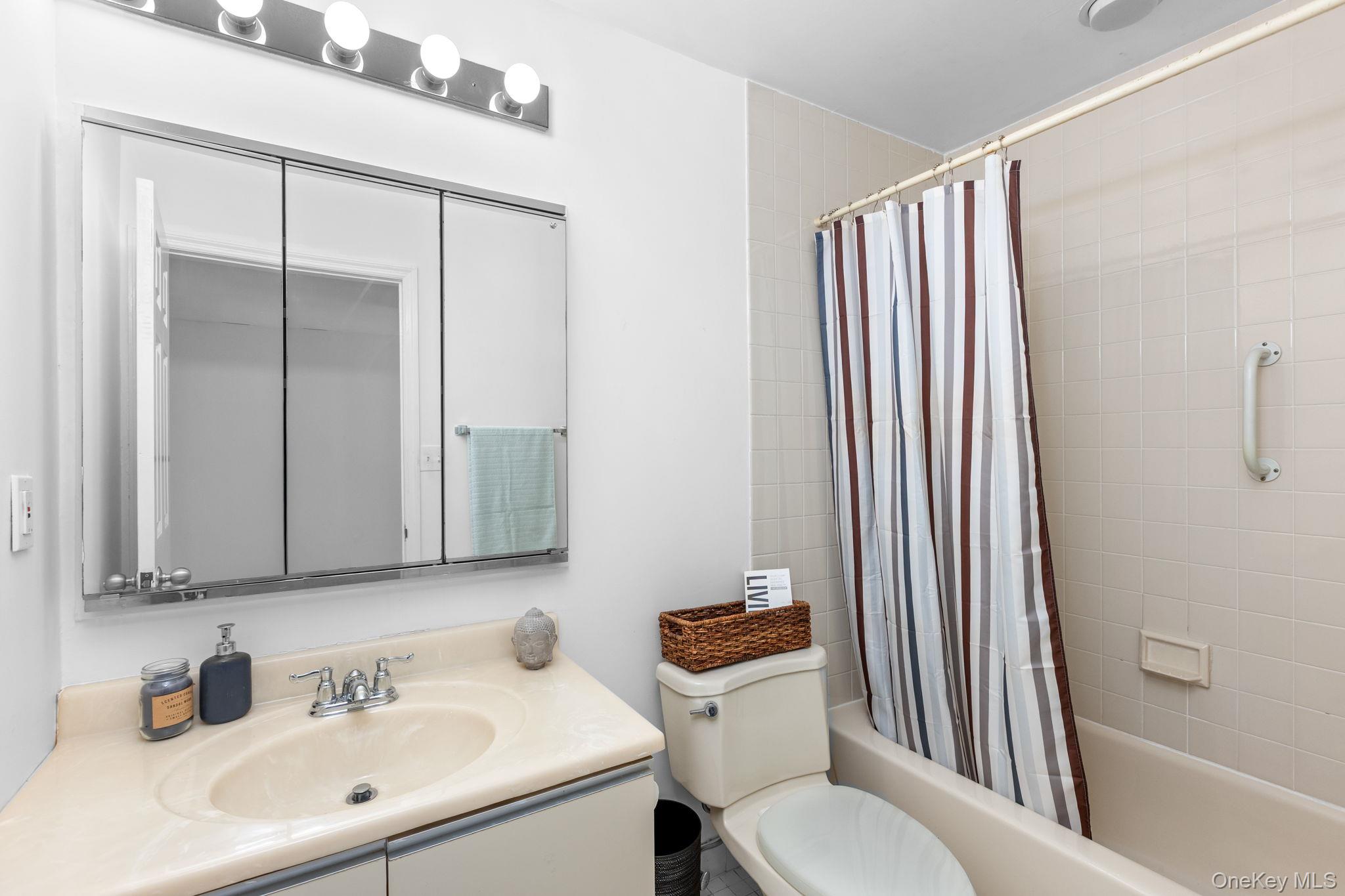 8 Deepwater Way # 63, Bronx, NY 10464