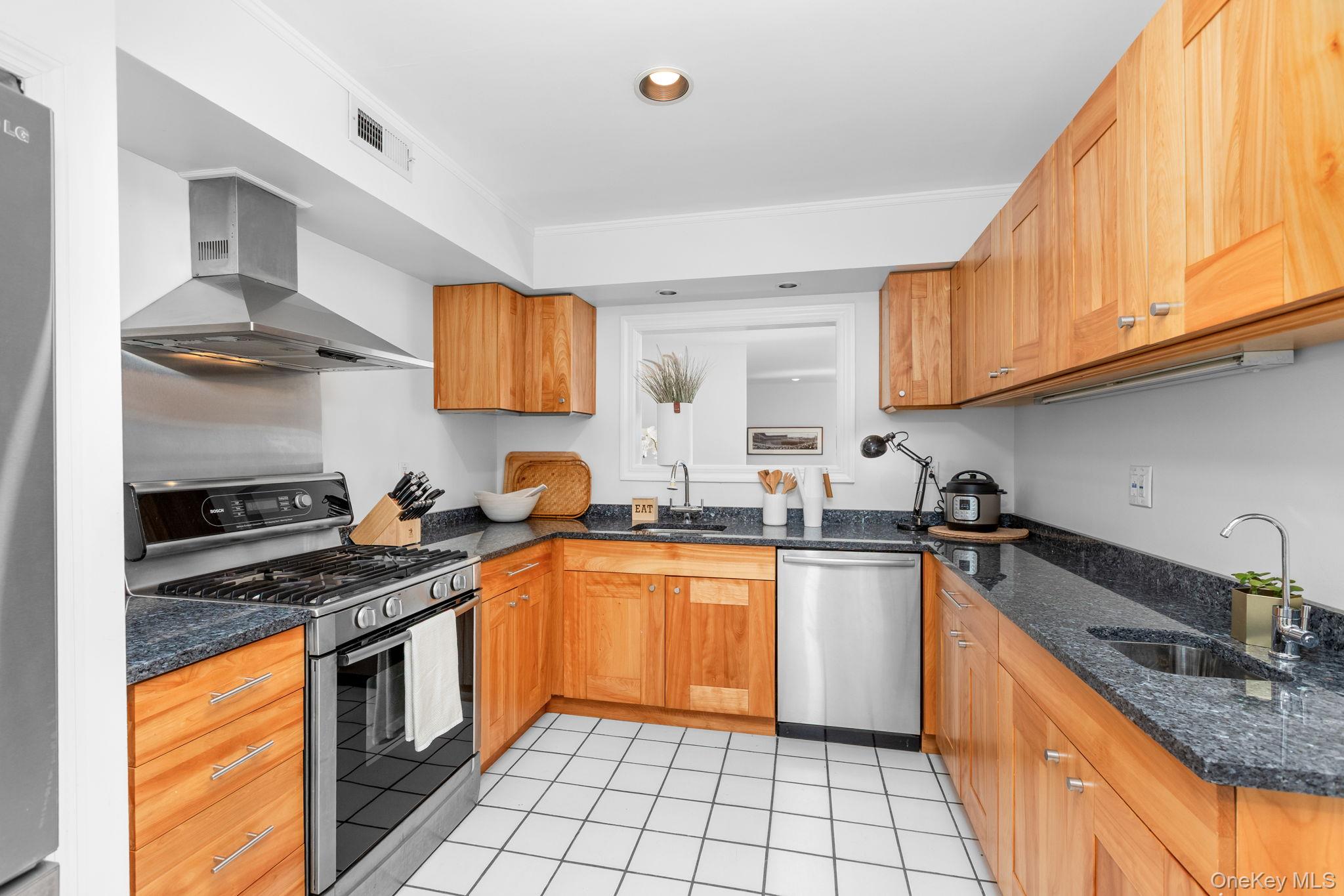 8 Deepwater Way # 63, Bronx, NY 10464