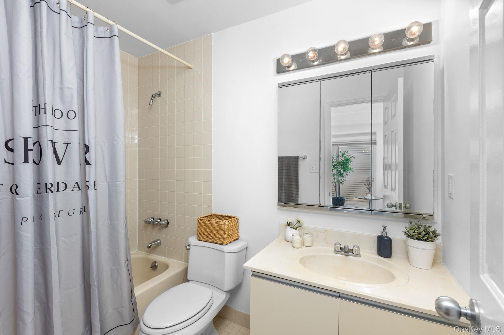 8 Deepwater Way # 63, Bronx, NY 10464