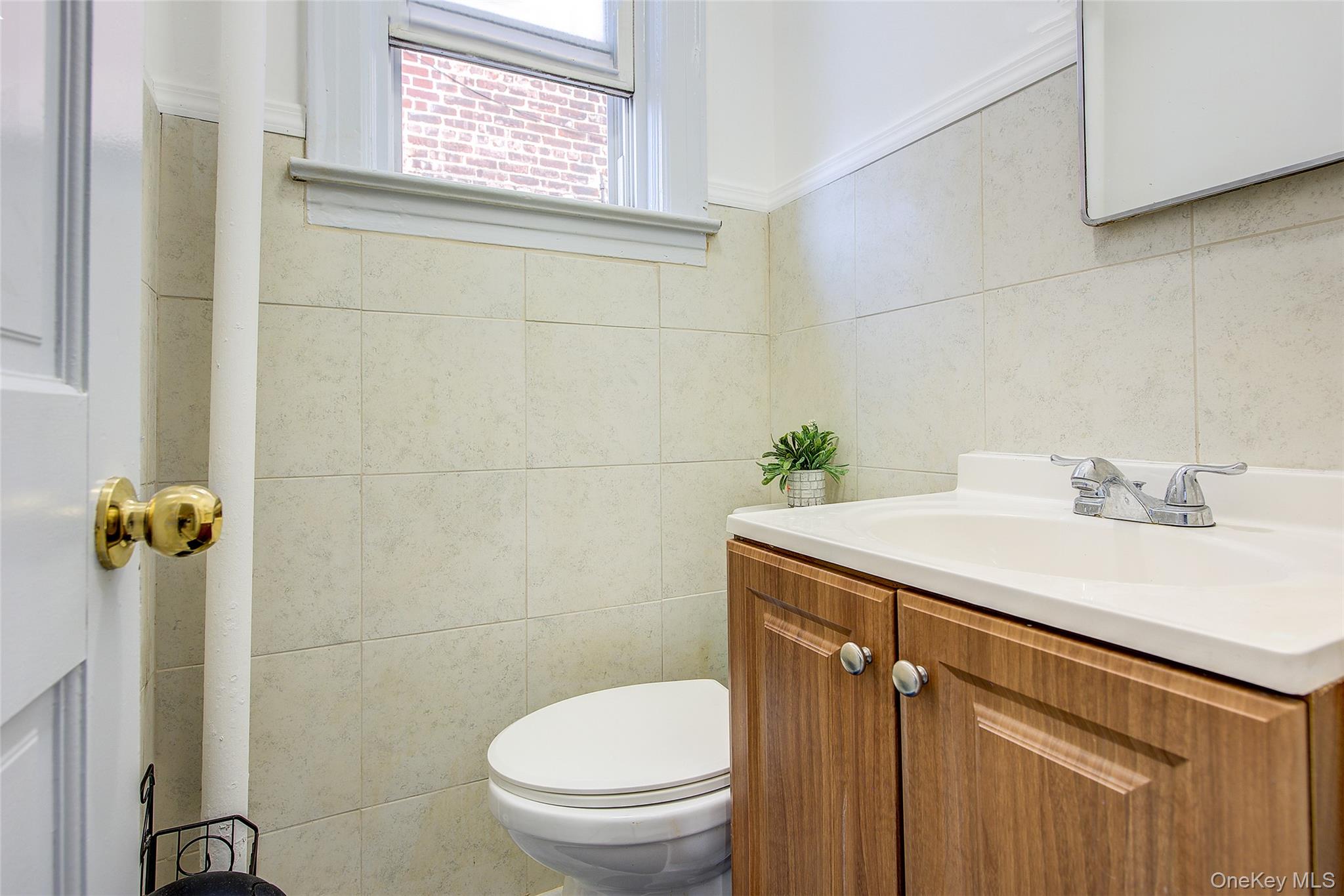 9507 239 Street, Floral Park, NY 11001