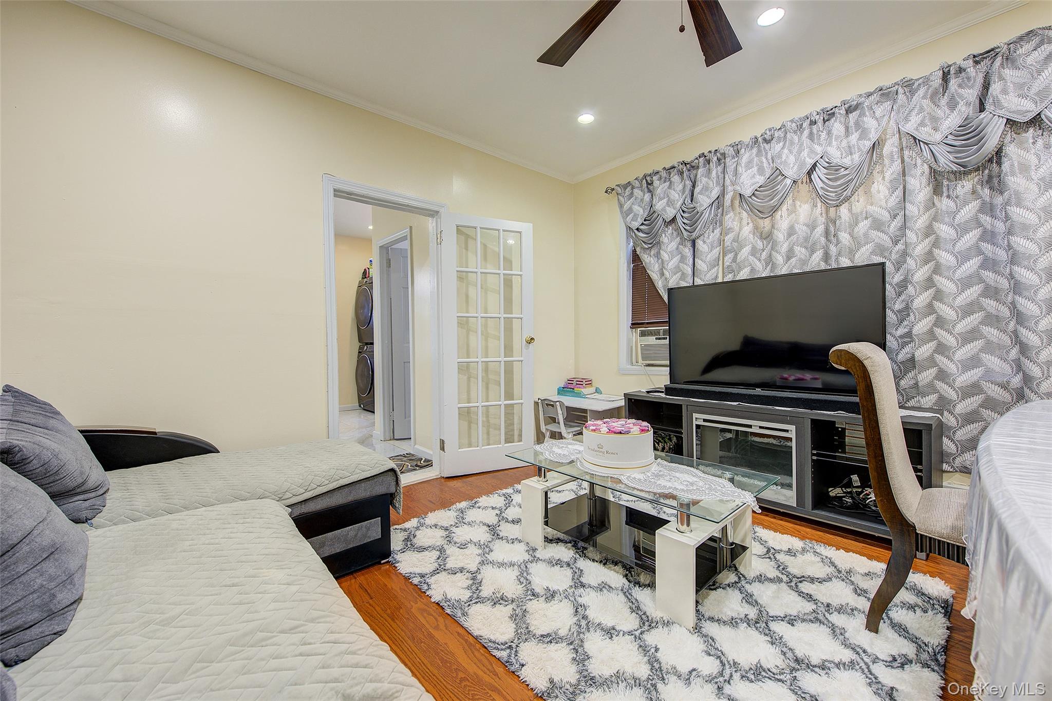 9507 239 Street, Floral Park, NY 11001